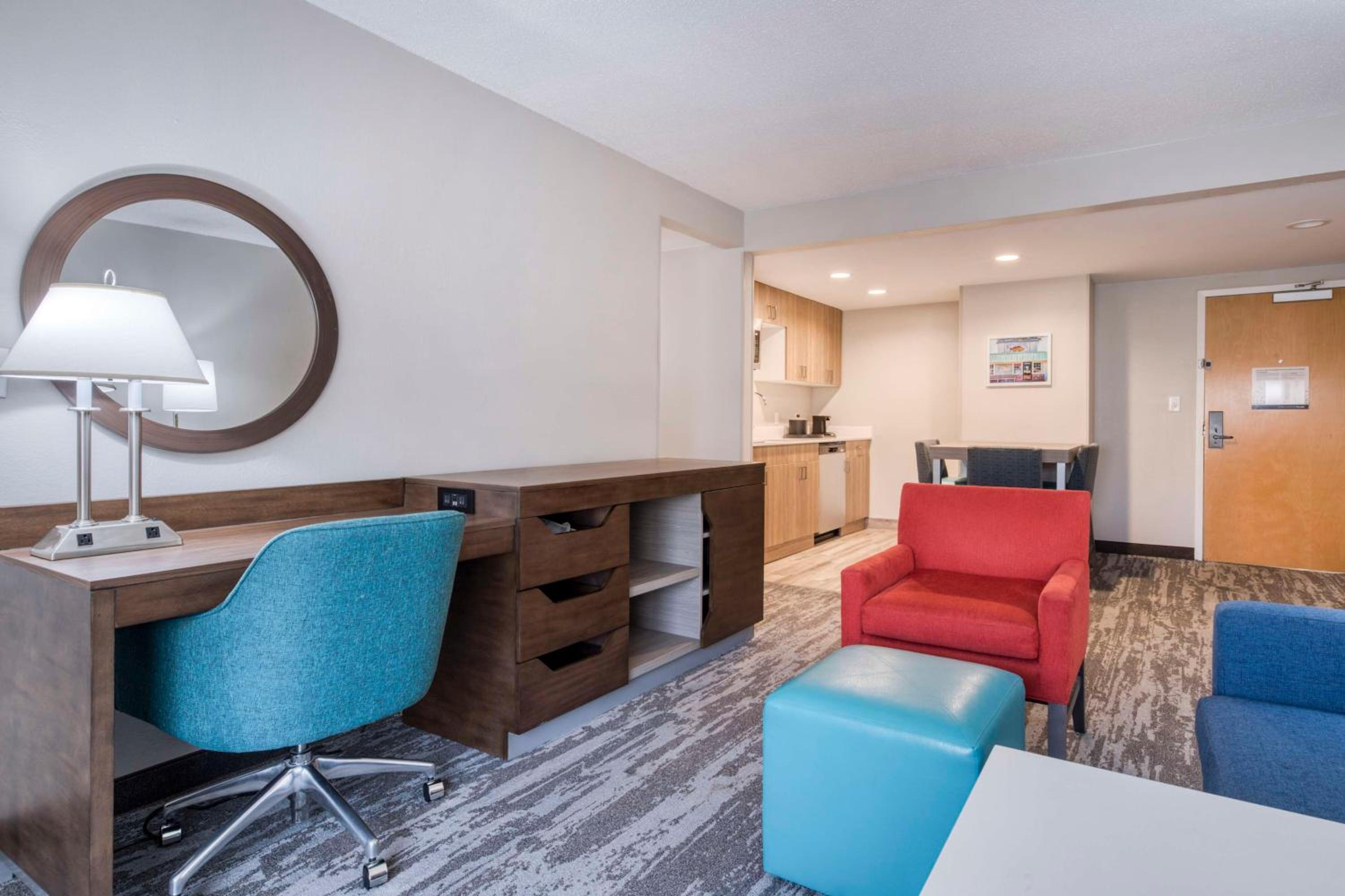 One-Bedroom King Suite with Fireplace - Non-Smoking - Photo 6