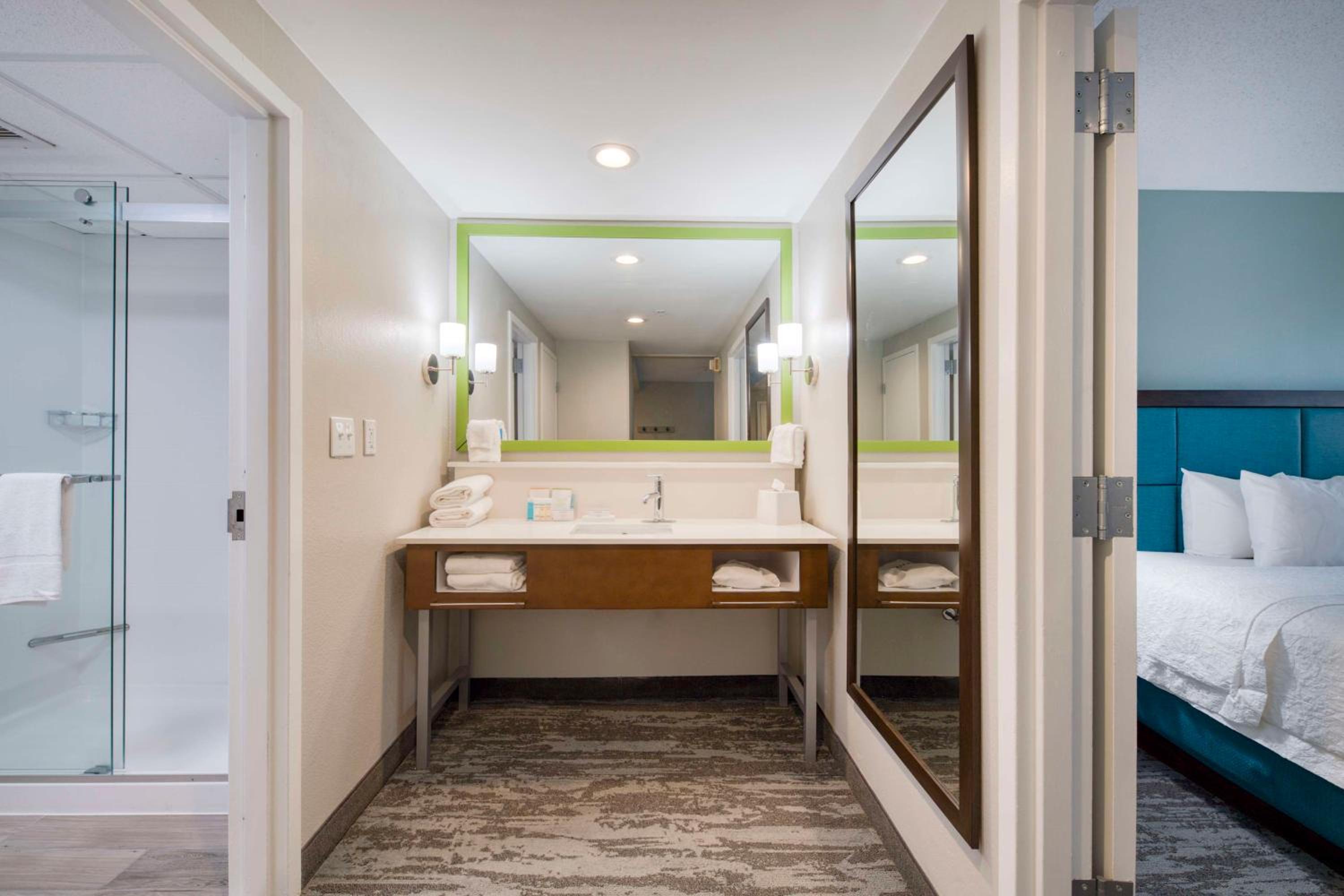 One-Bedroom King Suite with Kitchen - Non-Smoking  - Photo 2