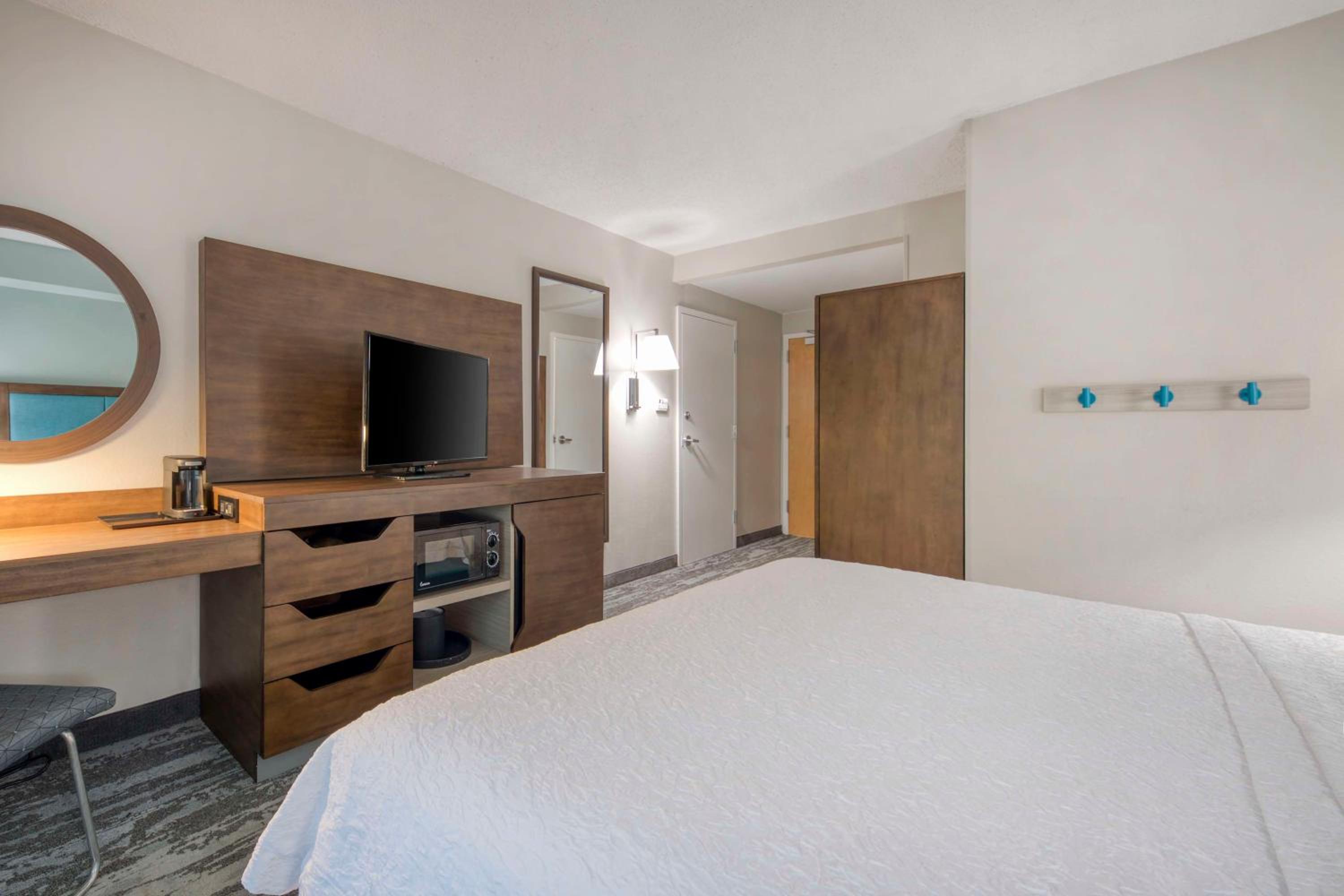 King Room - Mobility Access/Non-Smoking - Photo 1