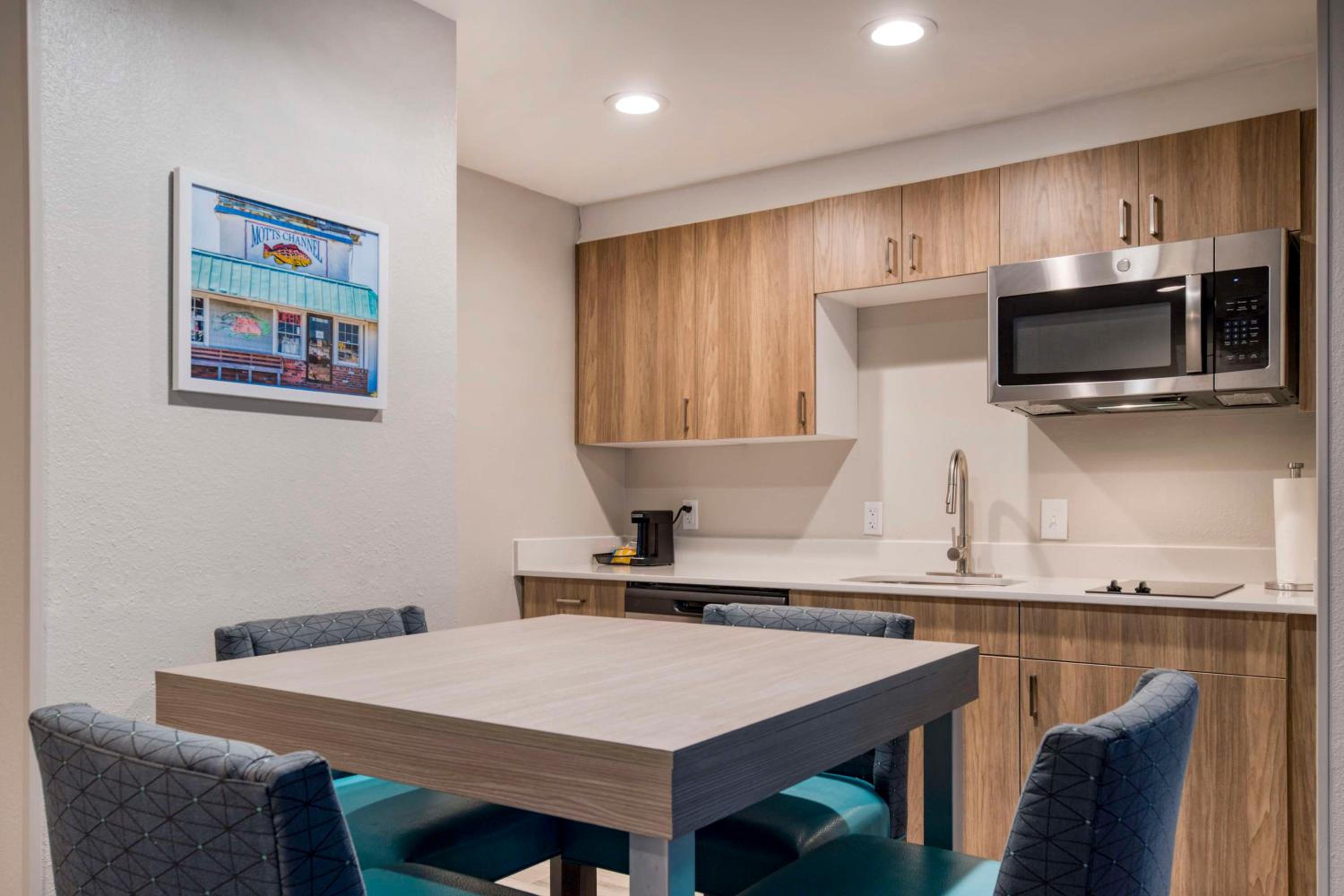 One-Bedroom King Suite with Kitchen - Non-Smoking  - Photo 5