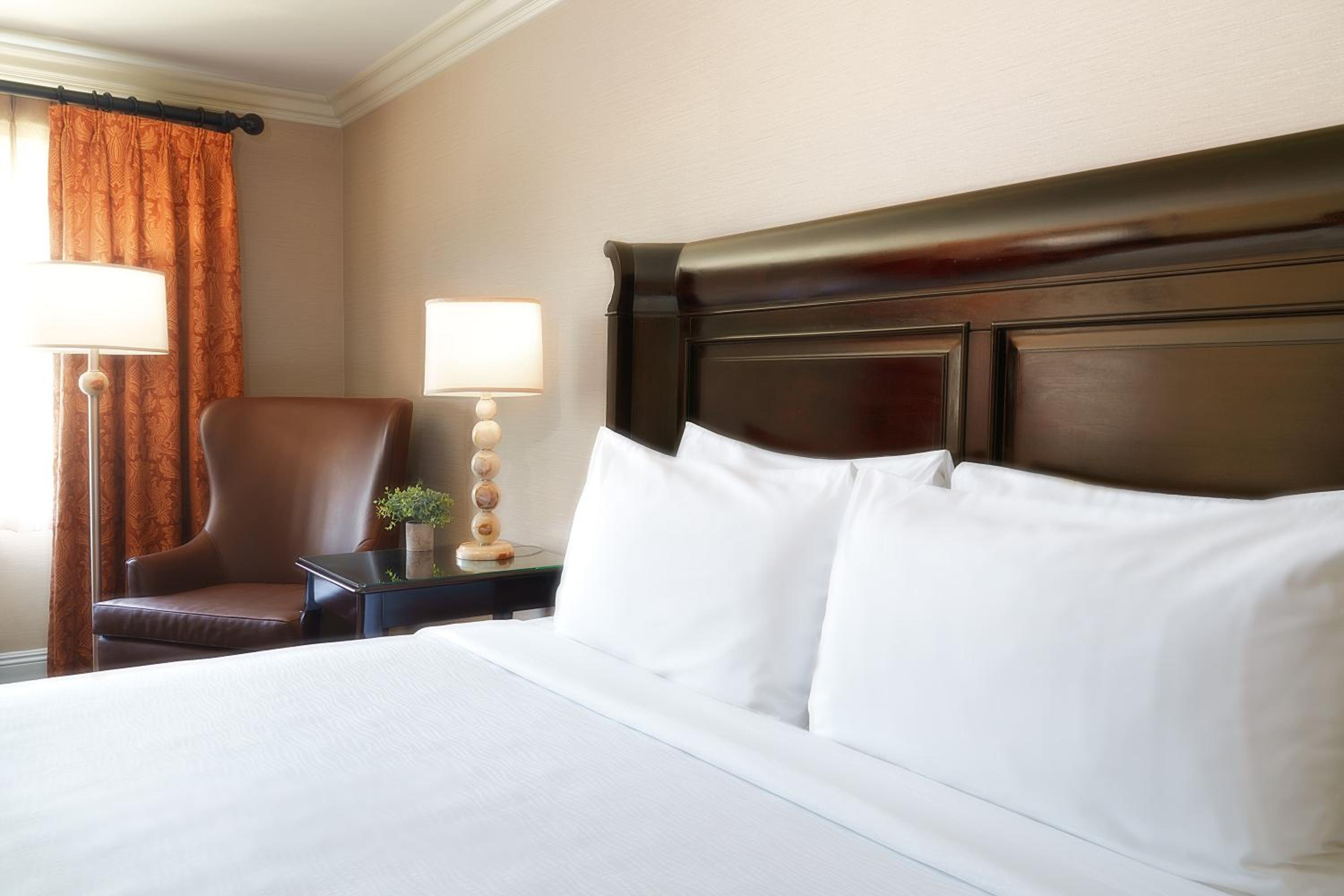 King Room - Non-Smoking - Photo 3