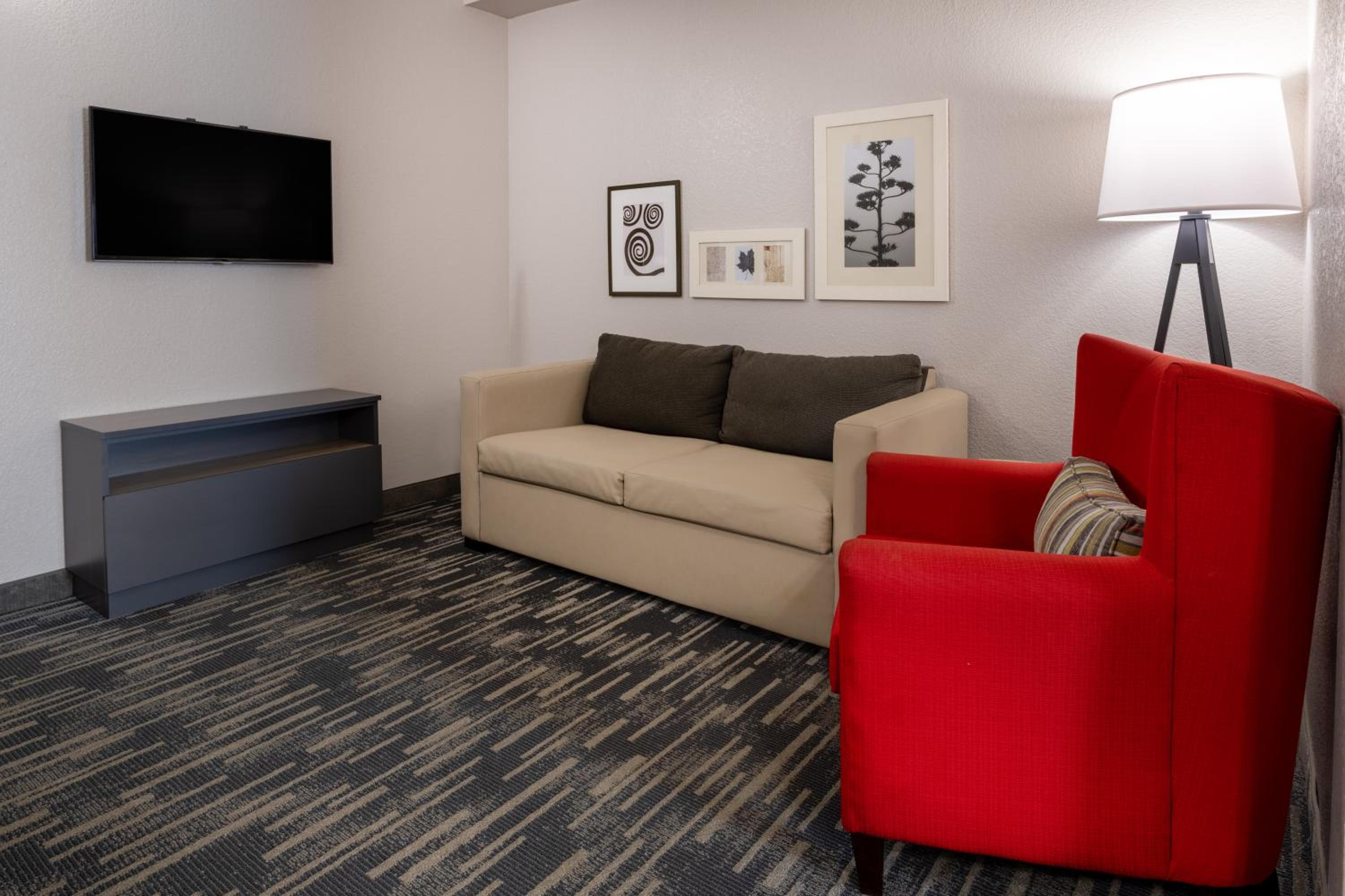 One-Bedroom King Suite with Sofa Bed - Non-Smoking - Photo 3