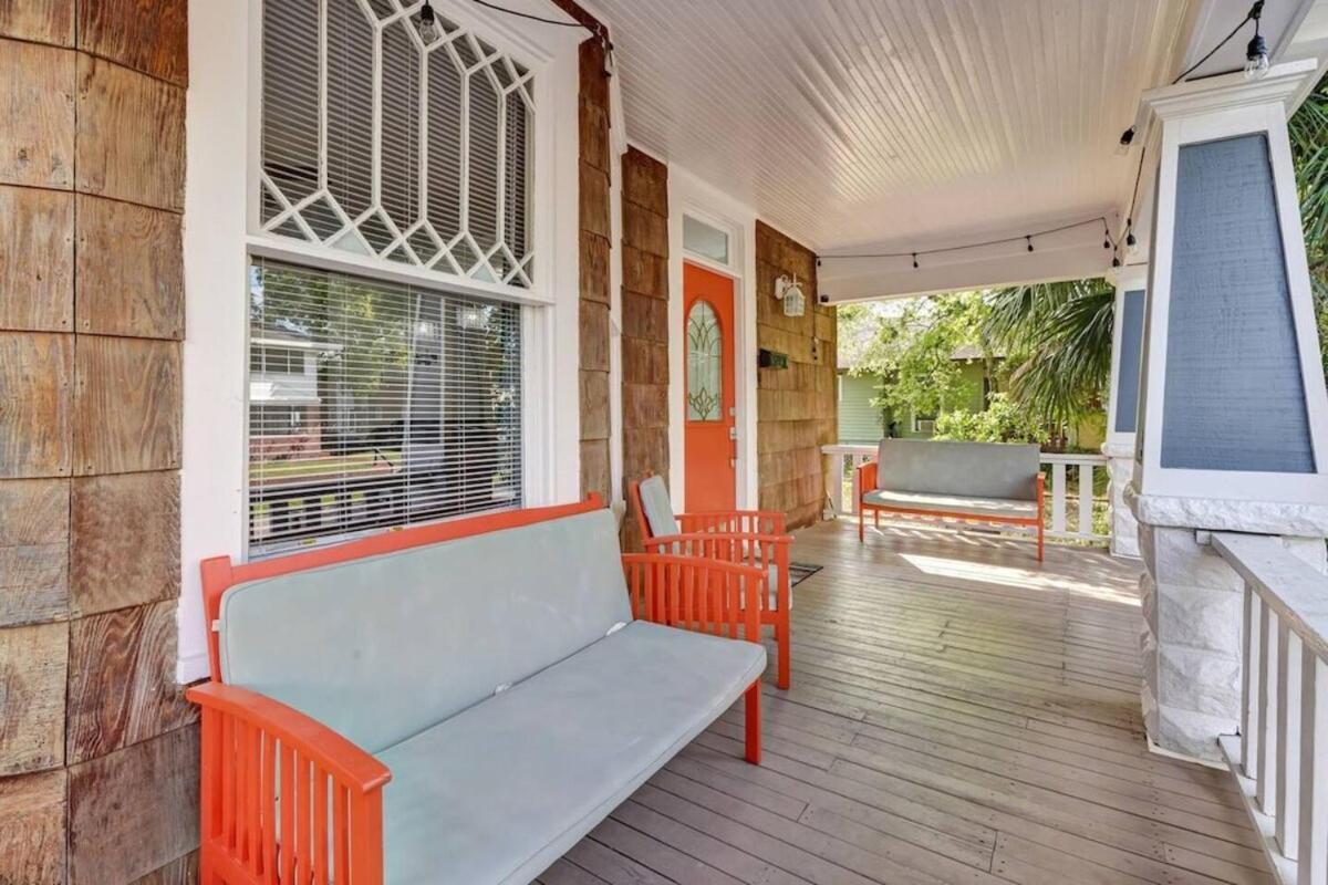 Five-Bedroom House photo 2