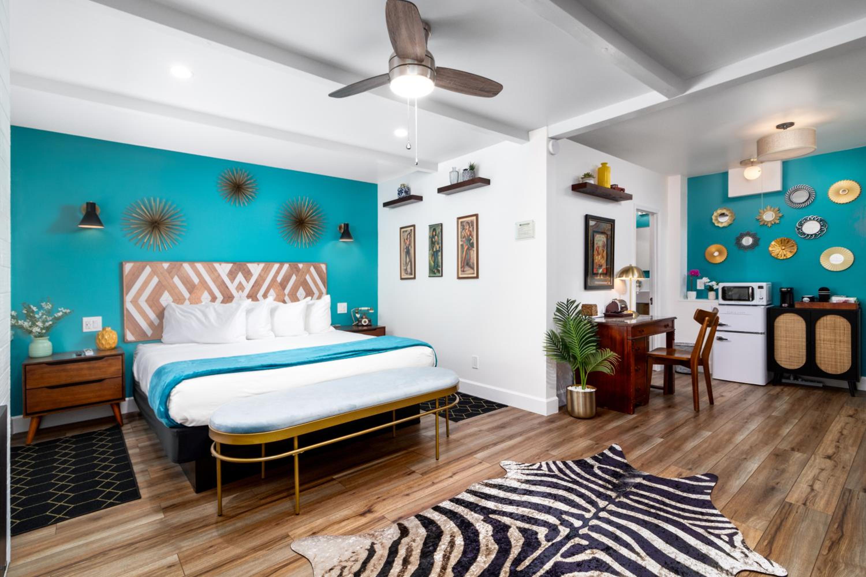 Deluxe King Room photo 1