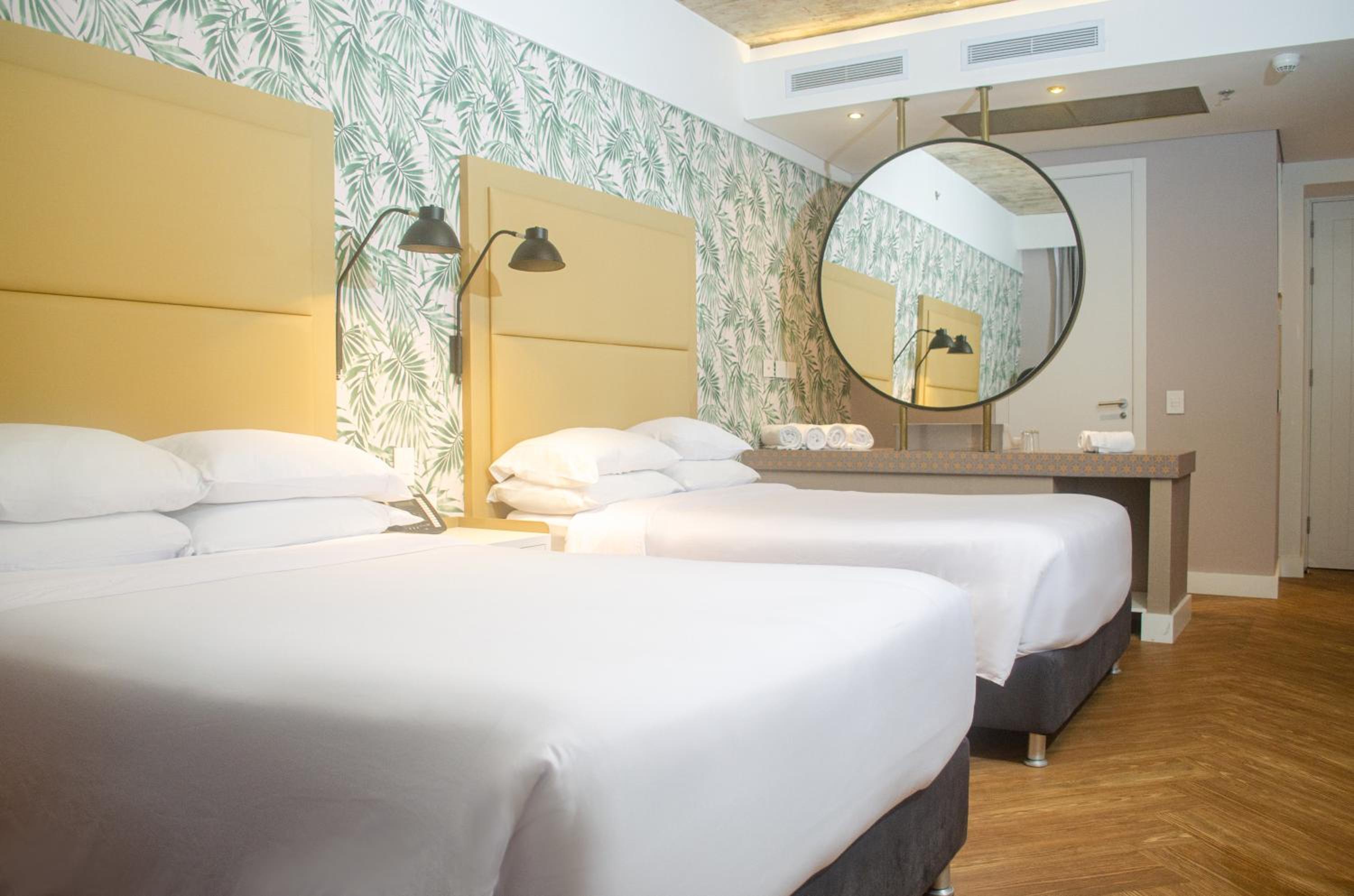 2 Double Beds - Photo 2