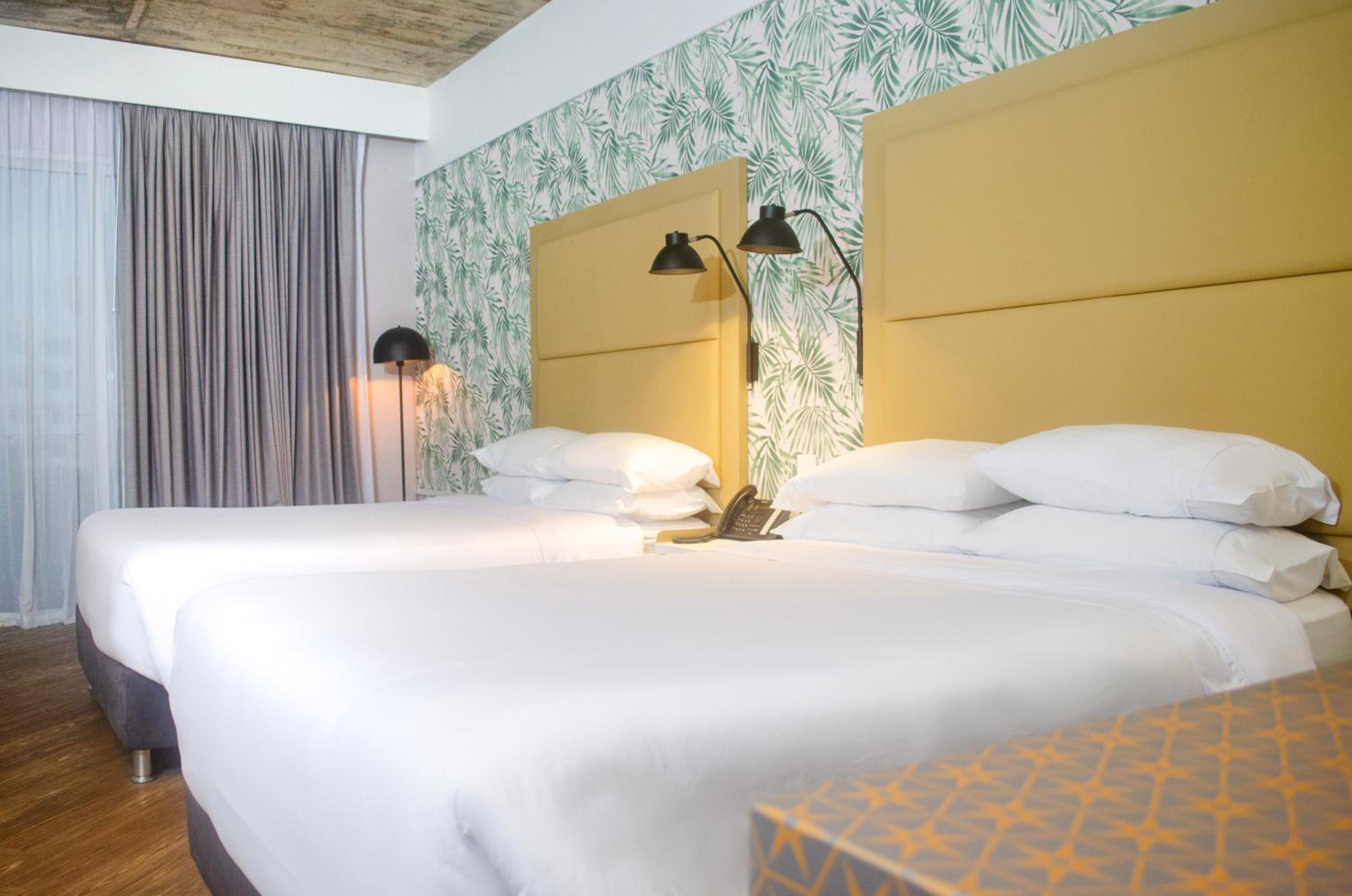 2 Double Beds - Photo 3