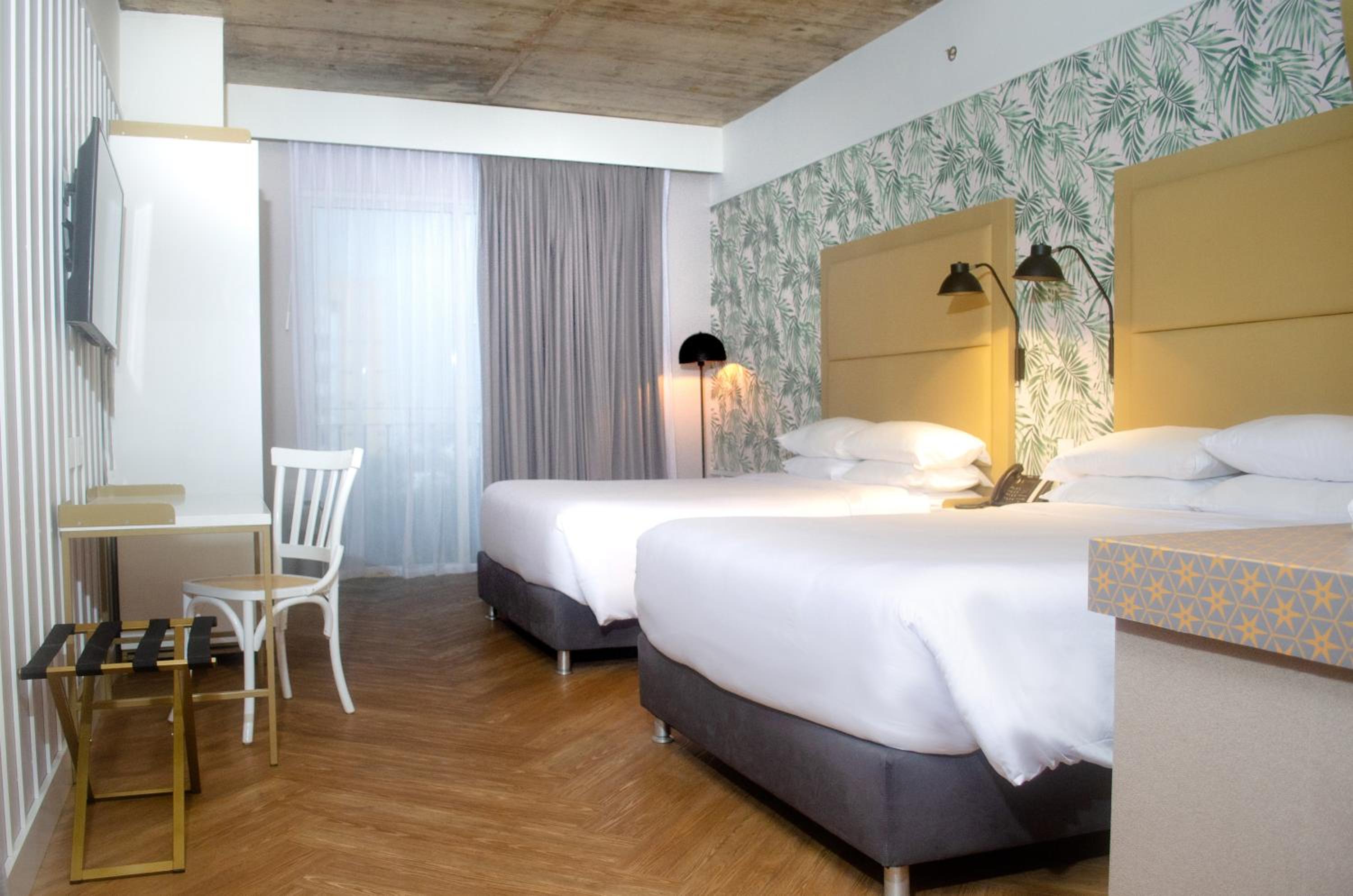 2 Double Beds - Photo 4