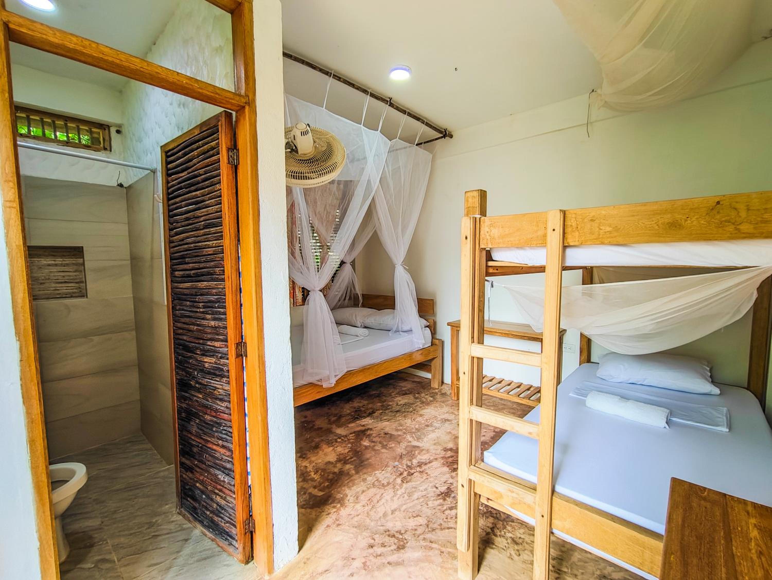 Quadruple Room with Private Bathroom photo 1