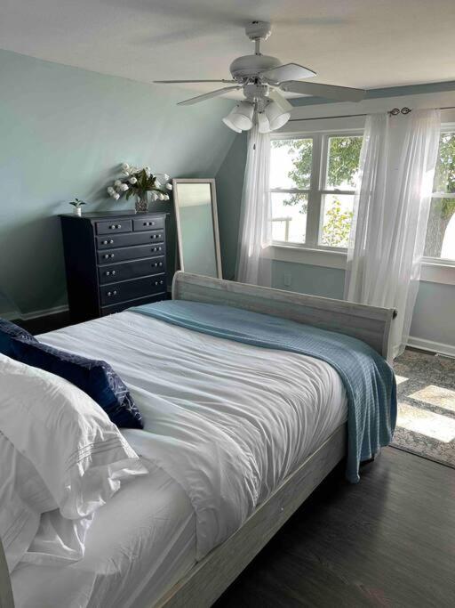 Three-Bedroom House photo 3