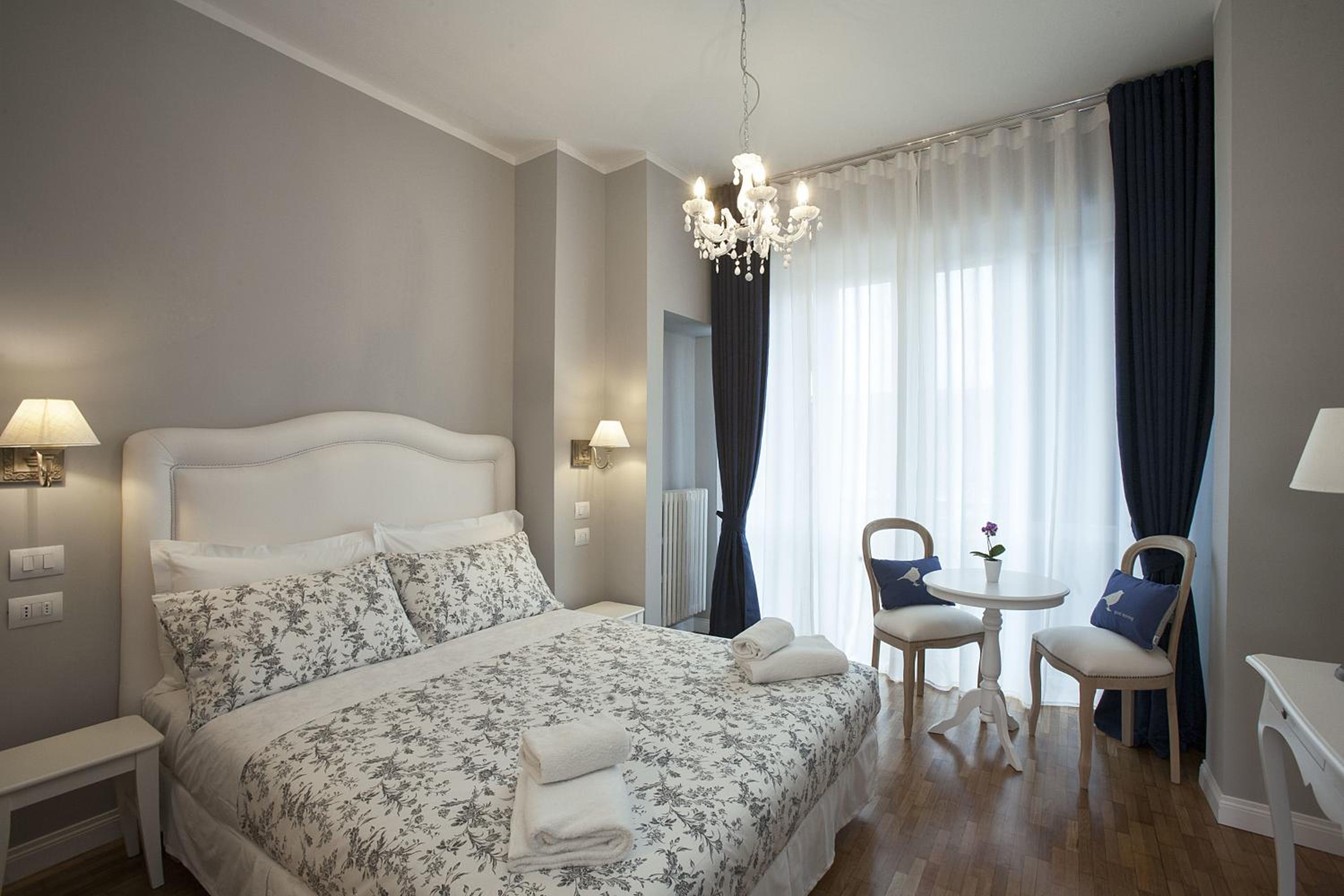 Double Room with Private Bathroom photo 1