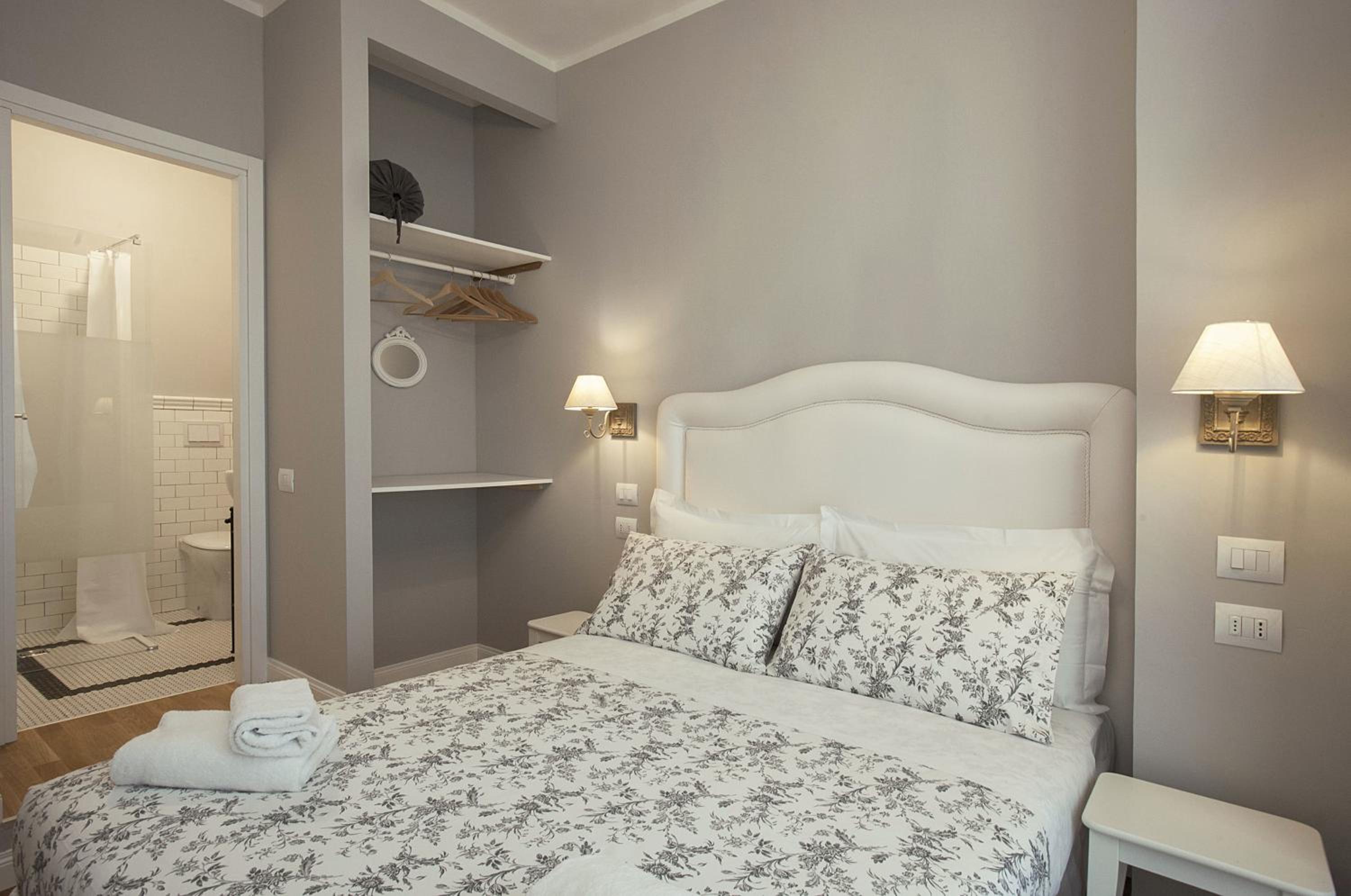 Double Room with Private Bathroom photo 3