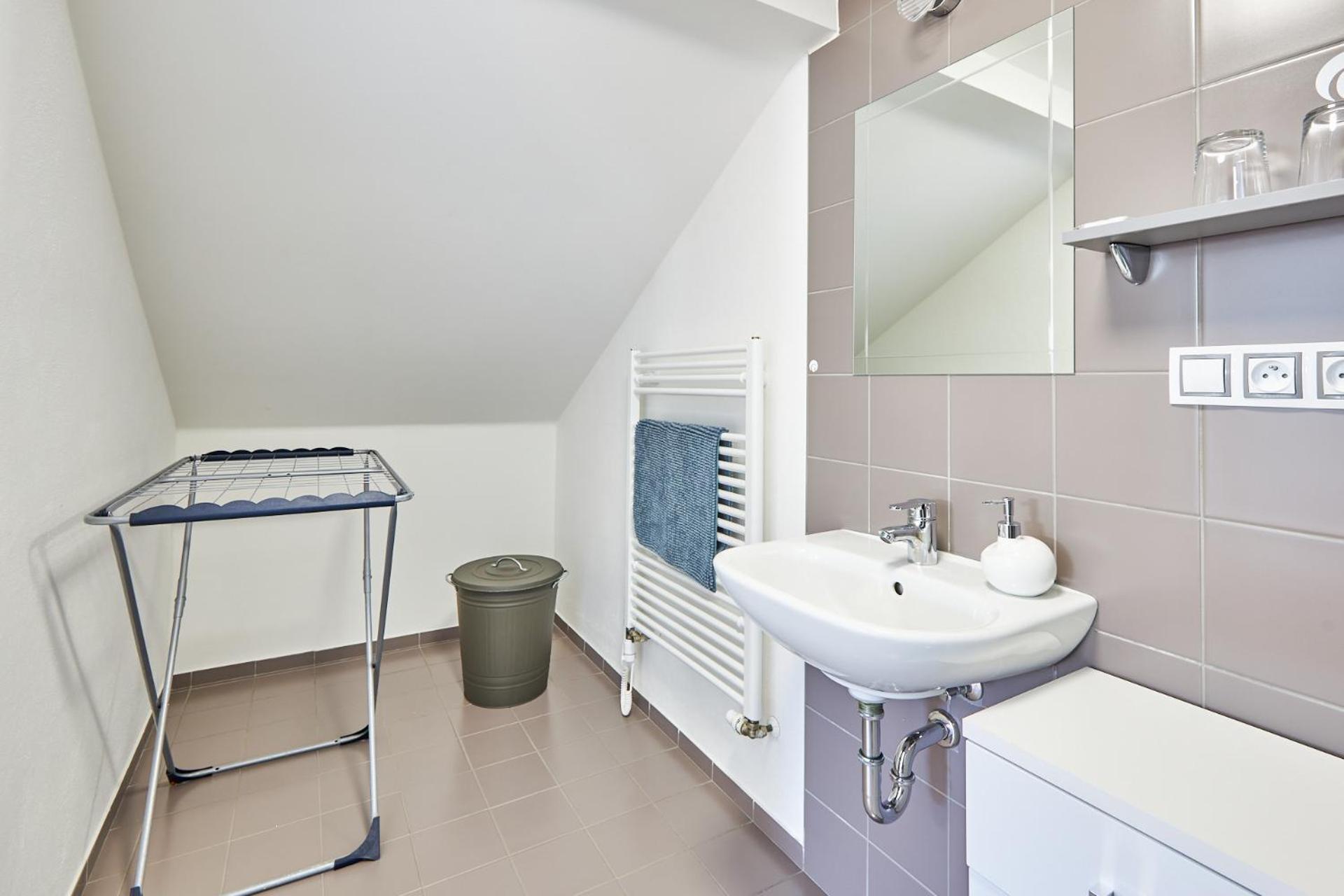 Double or Twin Room - Photo 5