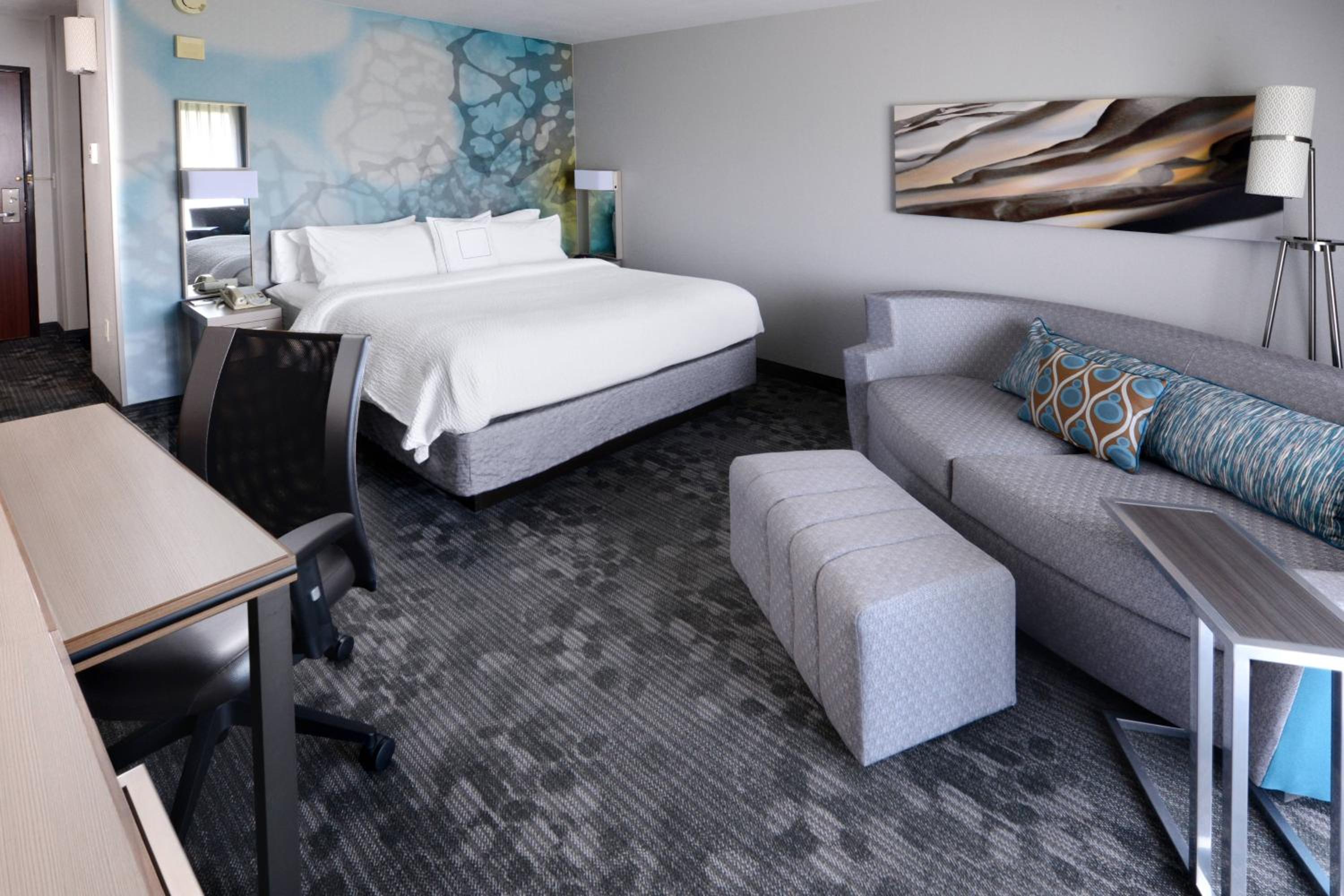 King Room with Sofa Bed - Photo 1