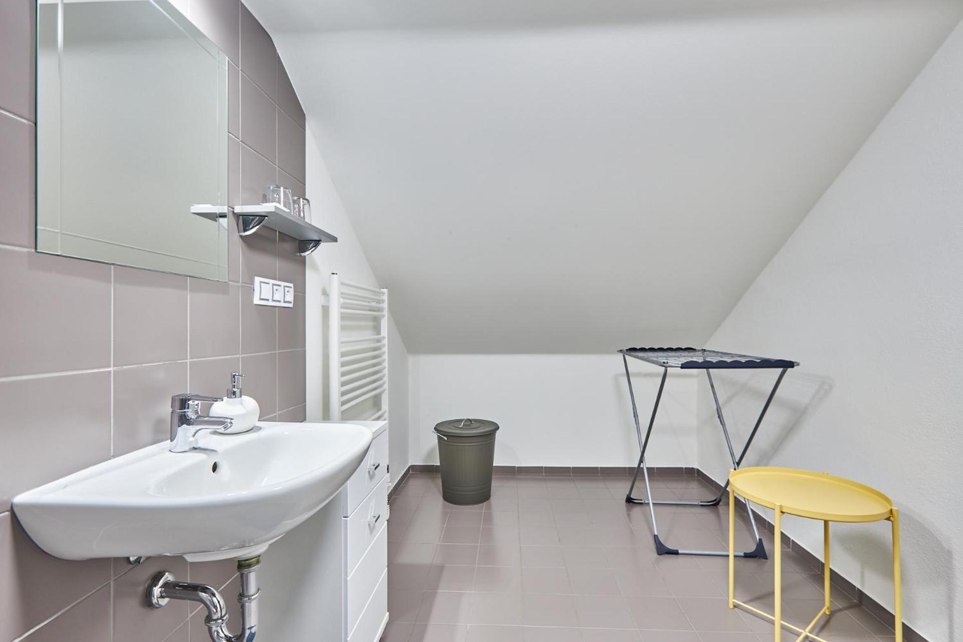 Large Double or Twin Room with Extra Bed - Photo 3