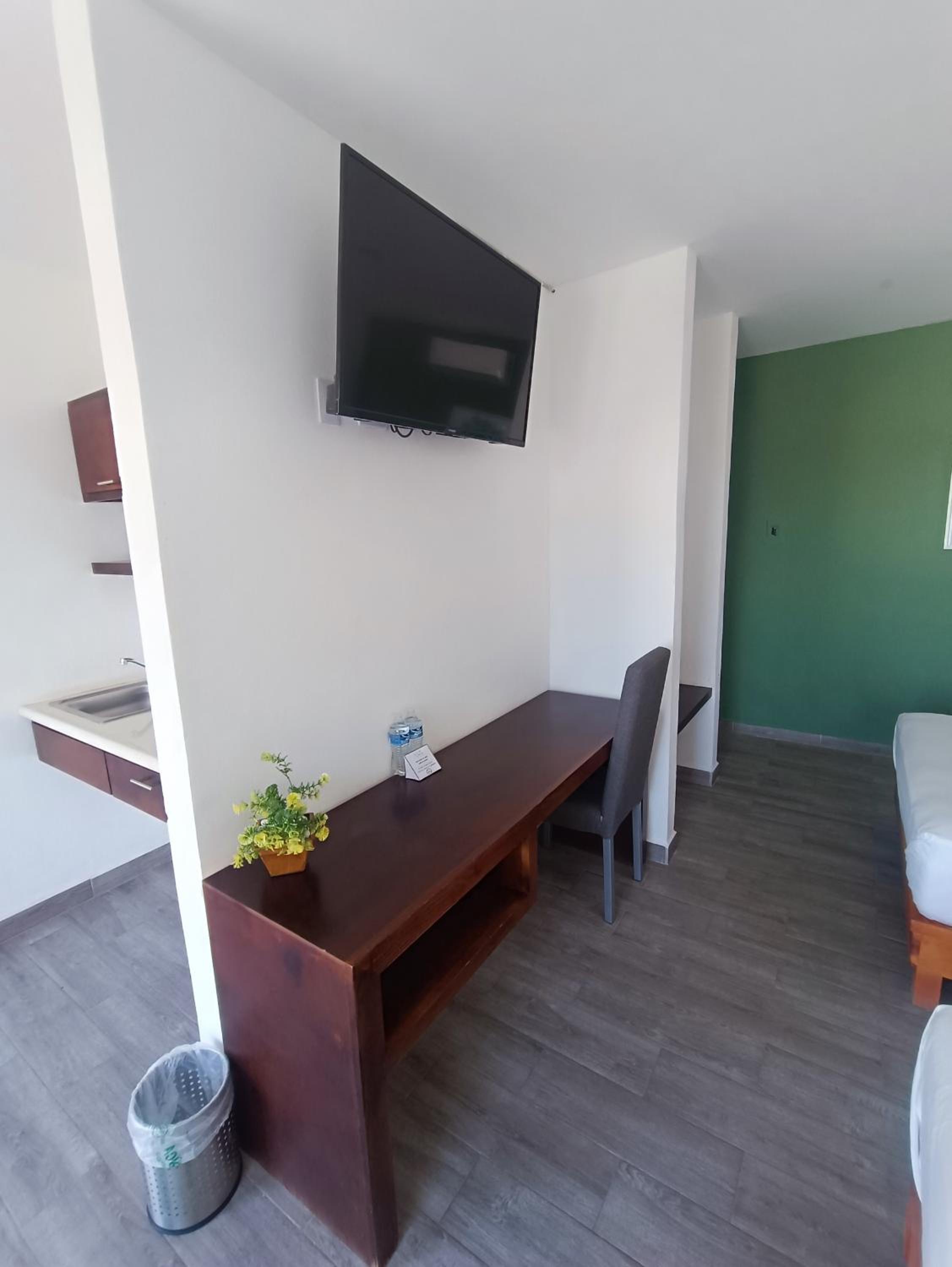 Double Room with Two Double Beds - Photo 2