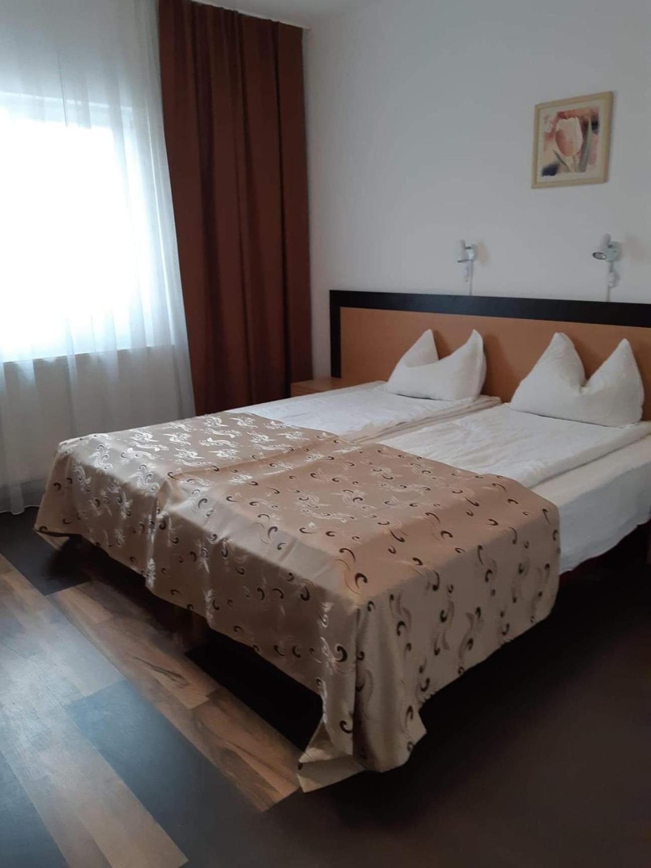 Double Room with Private Bathroom photo 1
