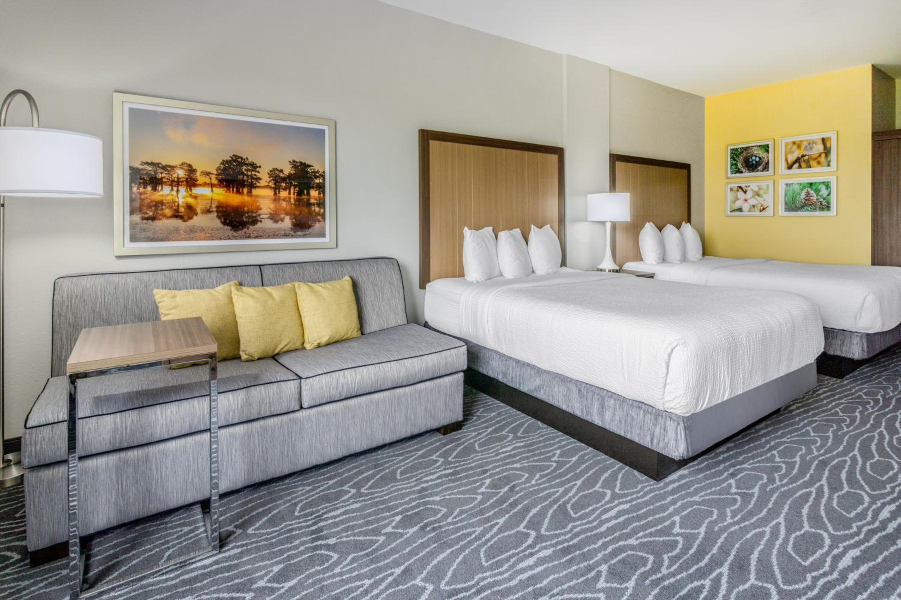 Studio Suite with Two Queen Beds - Non-Smoking - Photo 3