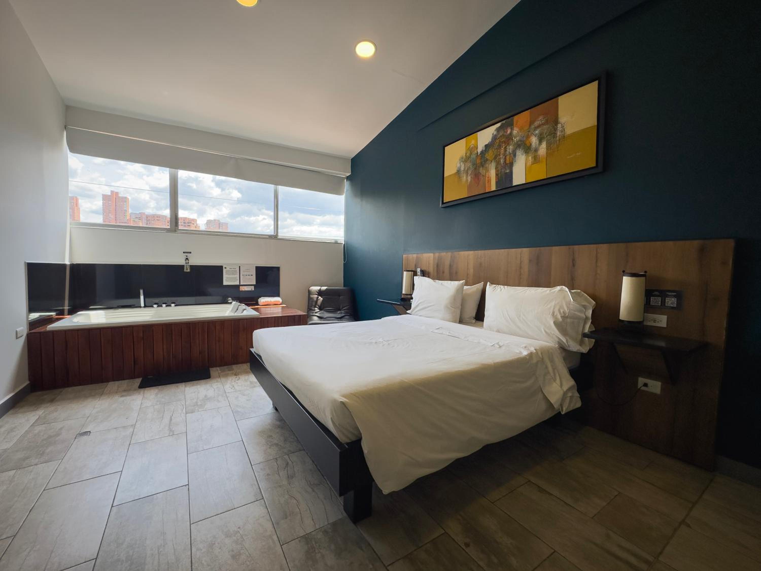 One-Bedroom Loft with Jacuzzi