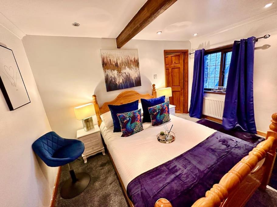 Six-Bedroom House photo 2