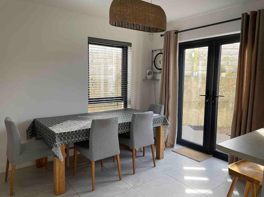 Three-Bedroom House photo 2