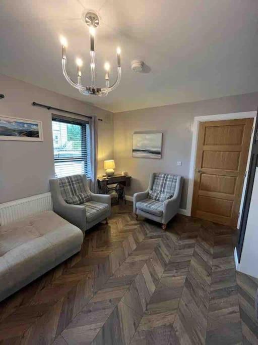 Three-Bedroom House photo 3
