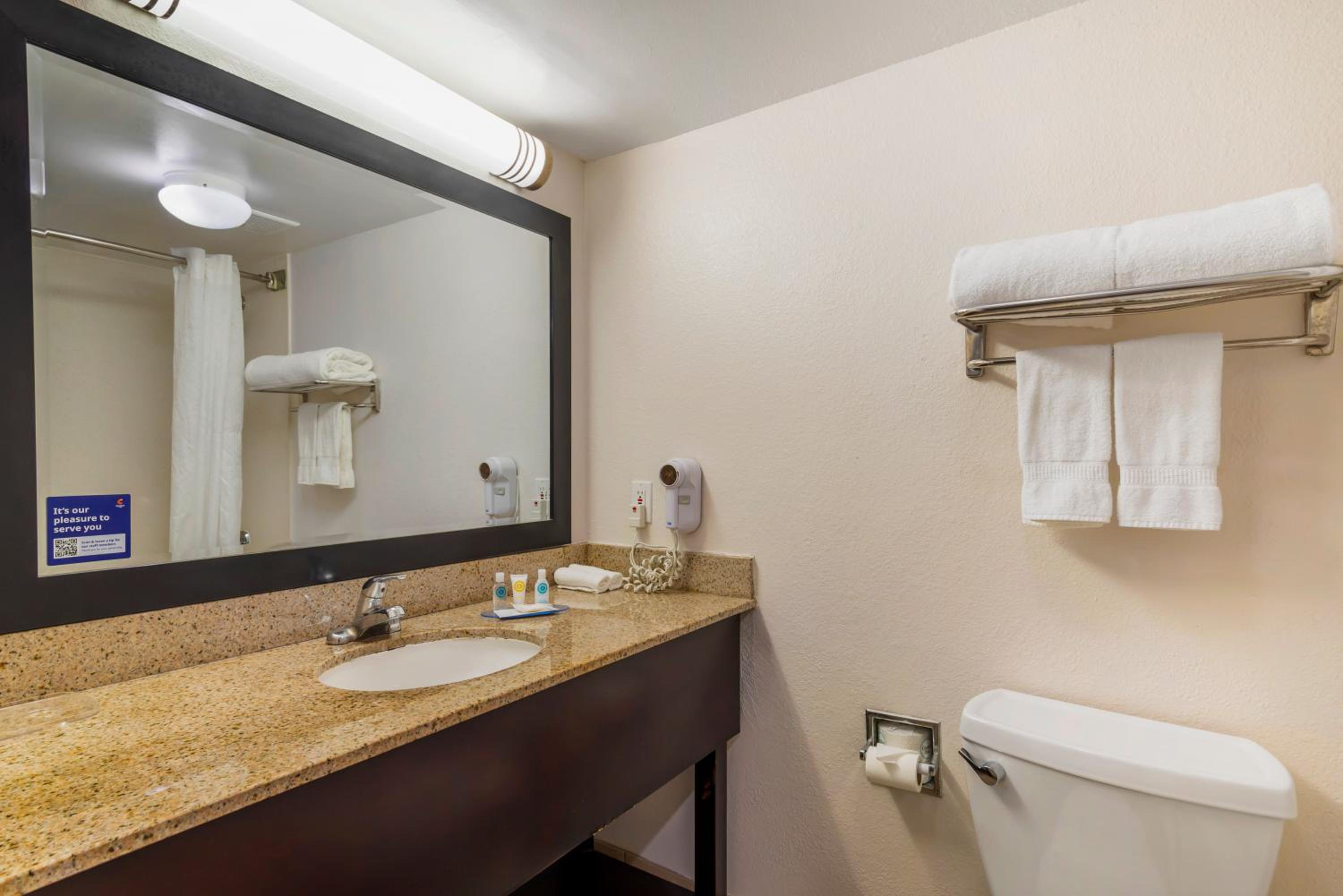 King Room - Mobility Accessible/Non-Smoking photo 2