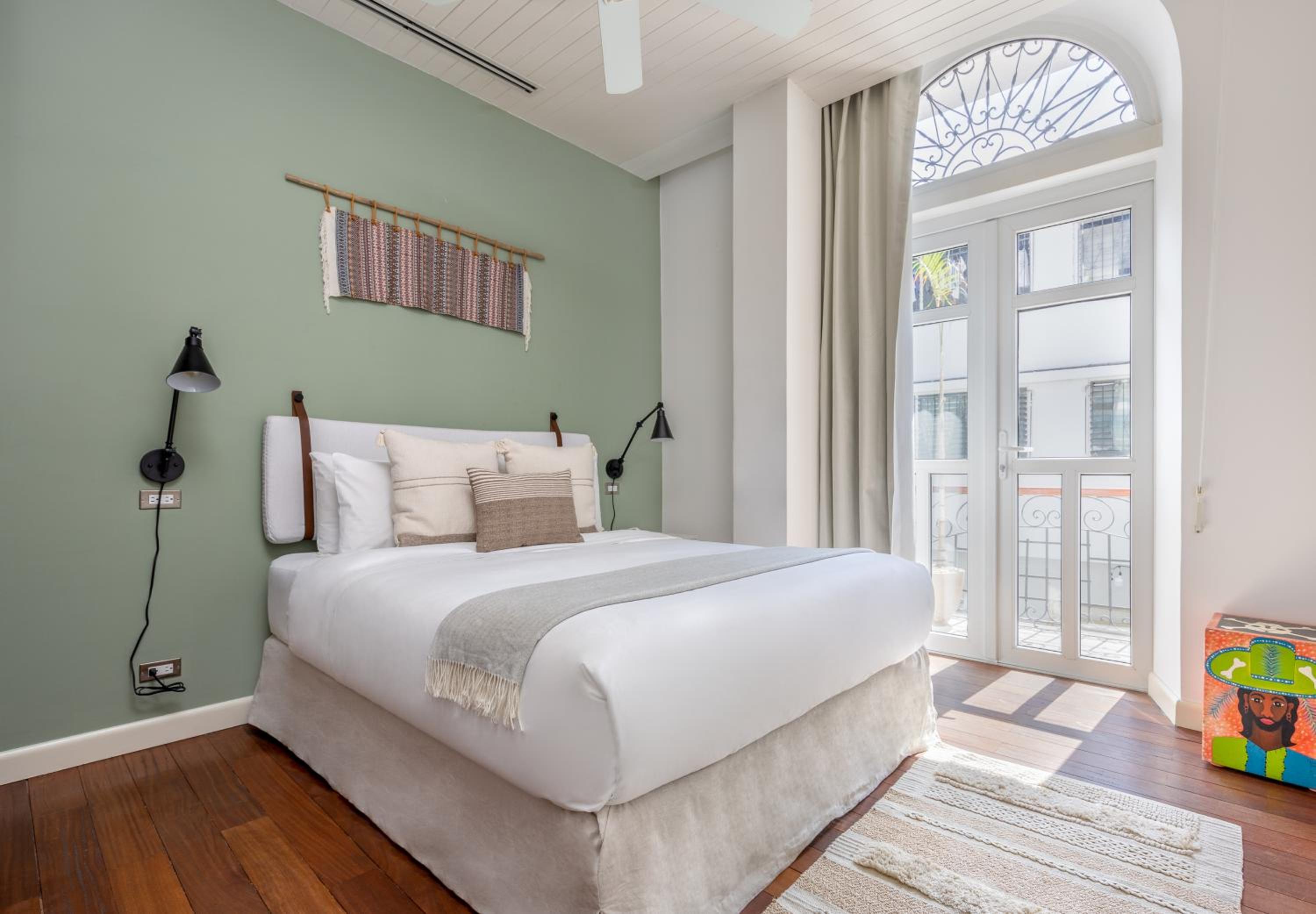 Bright 2BR Apartment with Balcony in Casco Viejo photo 2
