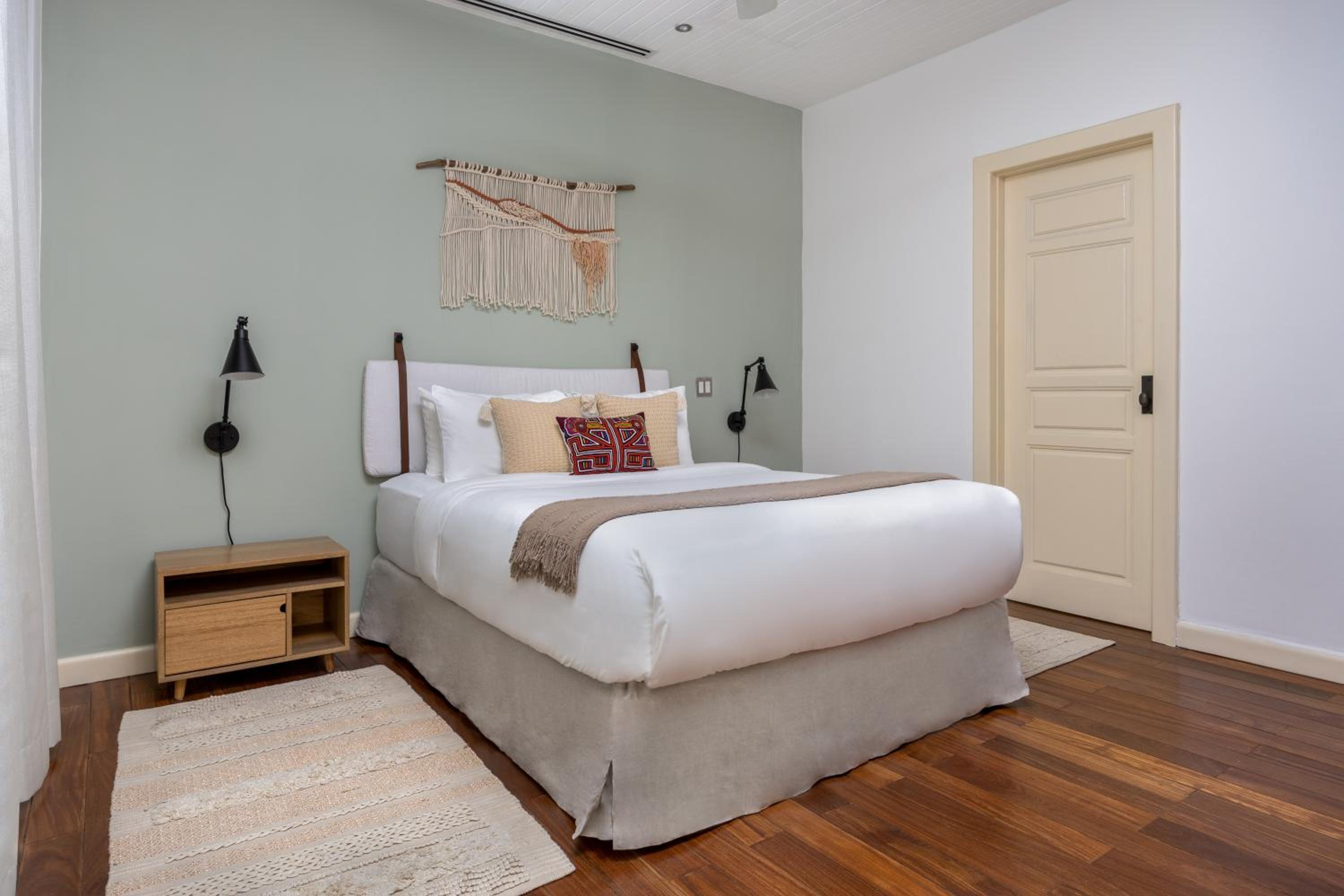 Stylish 1BR Apartment with Balcony in Casco Viejo photo 3