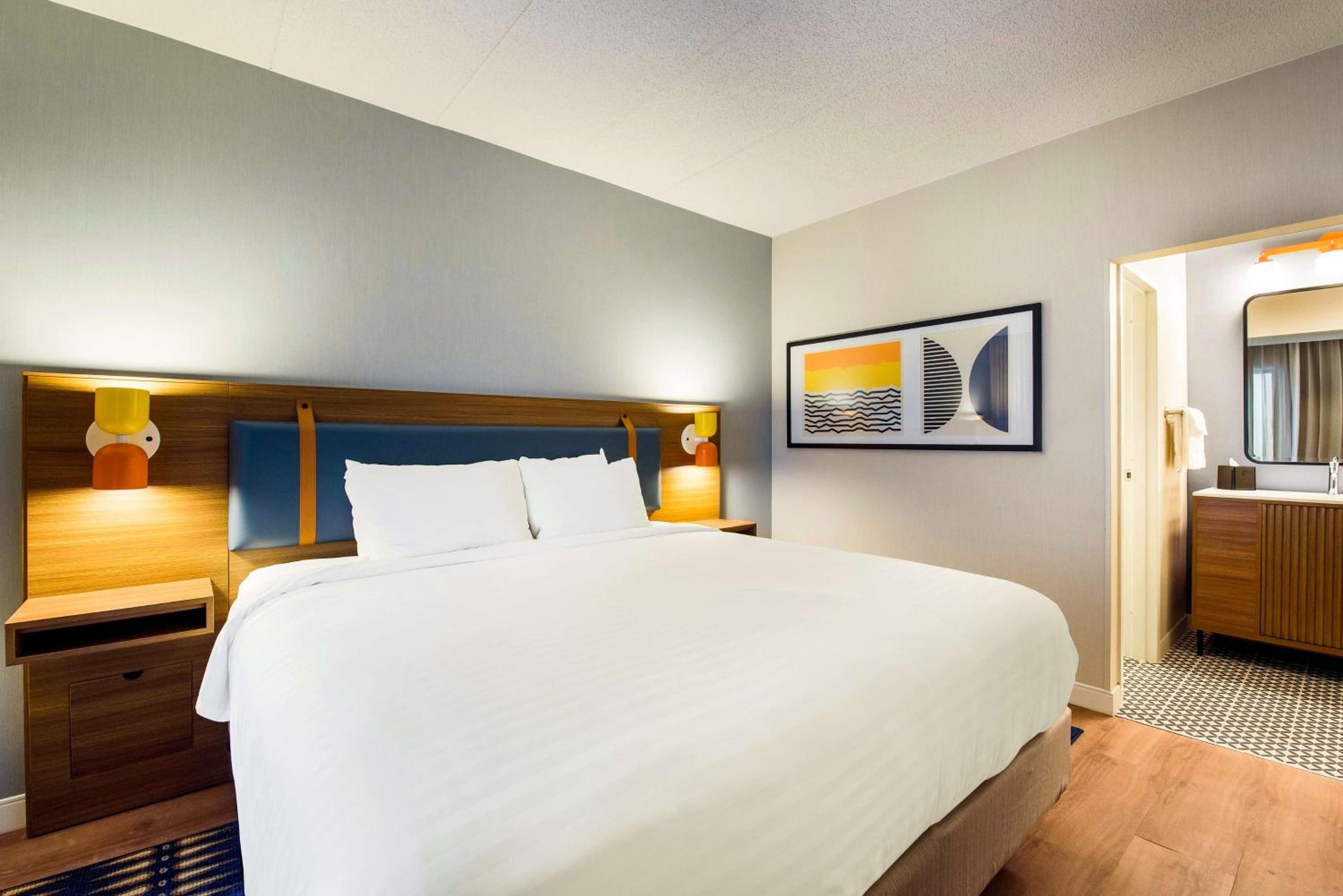 One-Bedroom King Suite - Photo 2