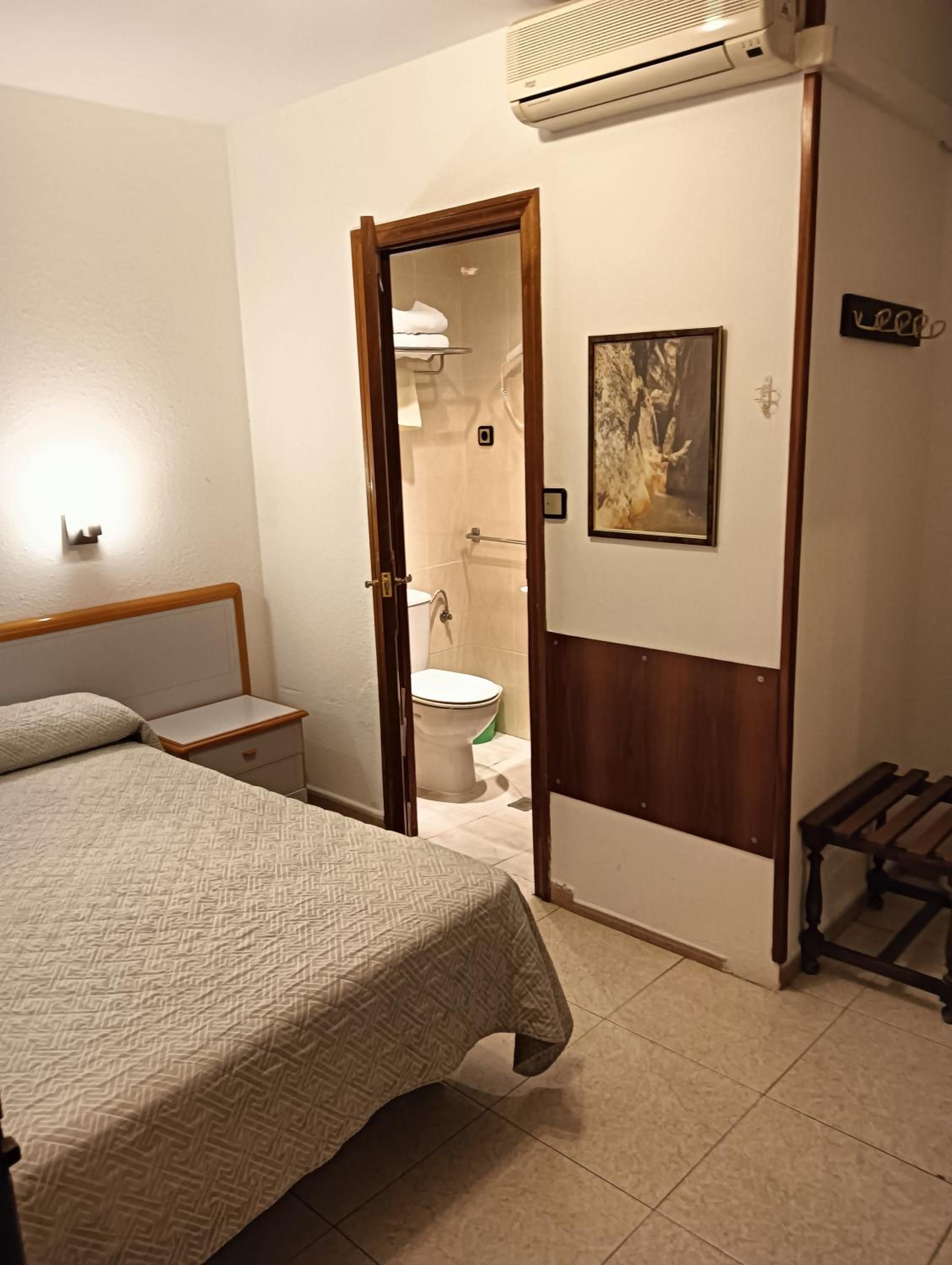 Double Room - Photo 5