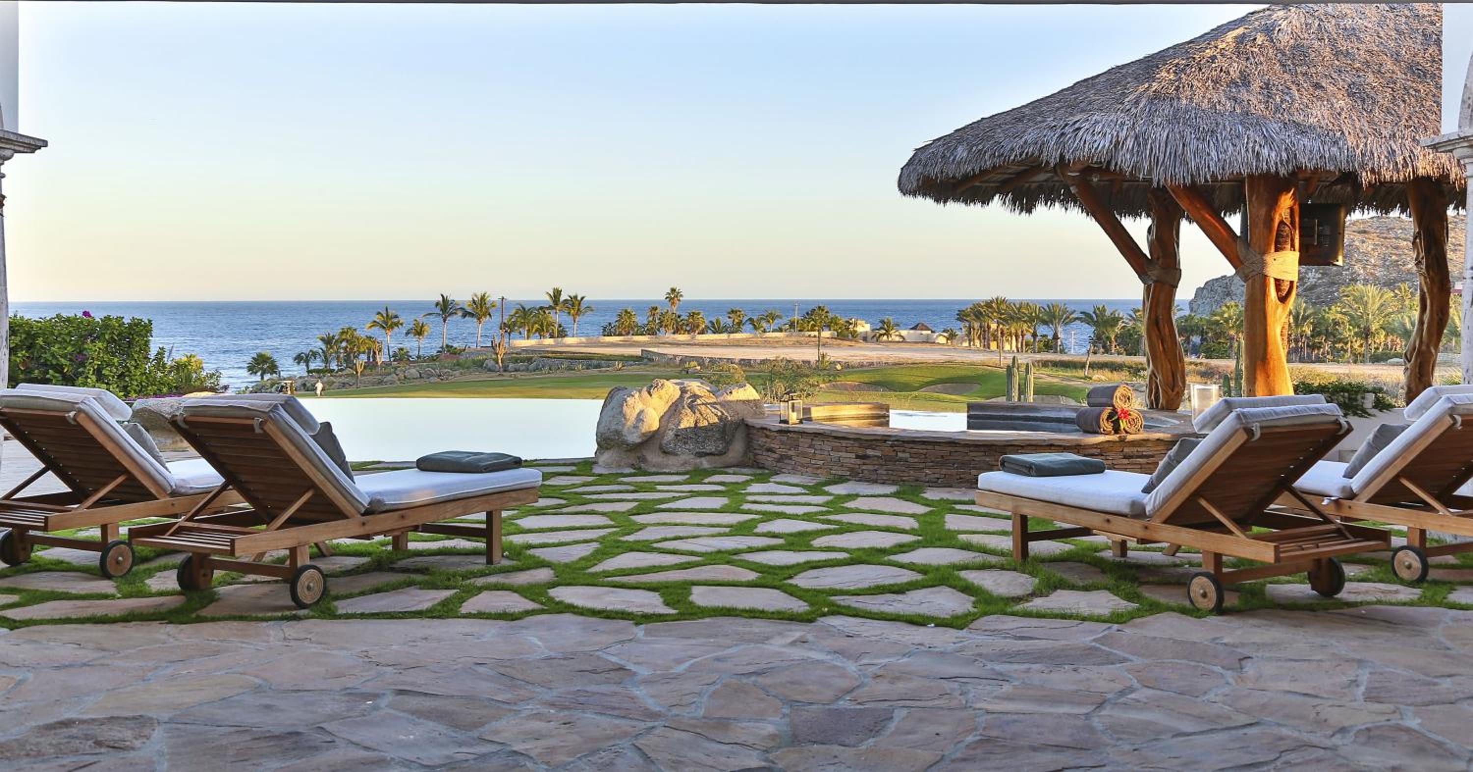 Villa photo 2
