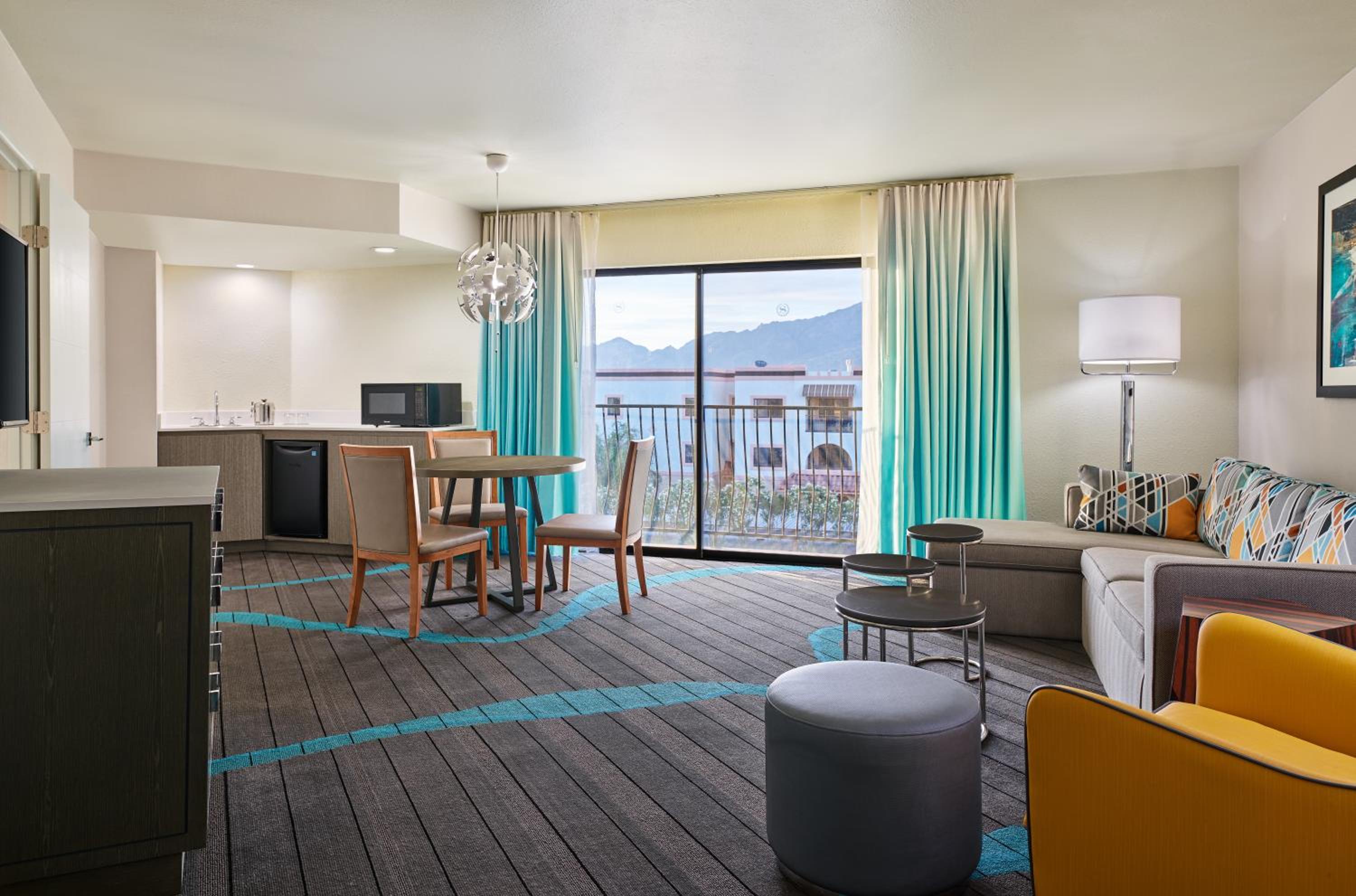 Executive Suite with Two Double with Sofa Bed - Corner room - Photo 1