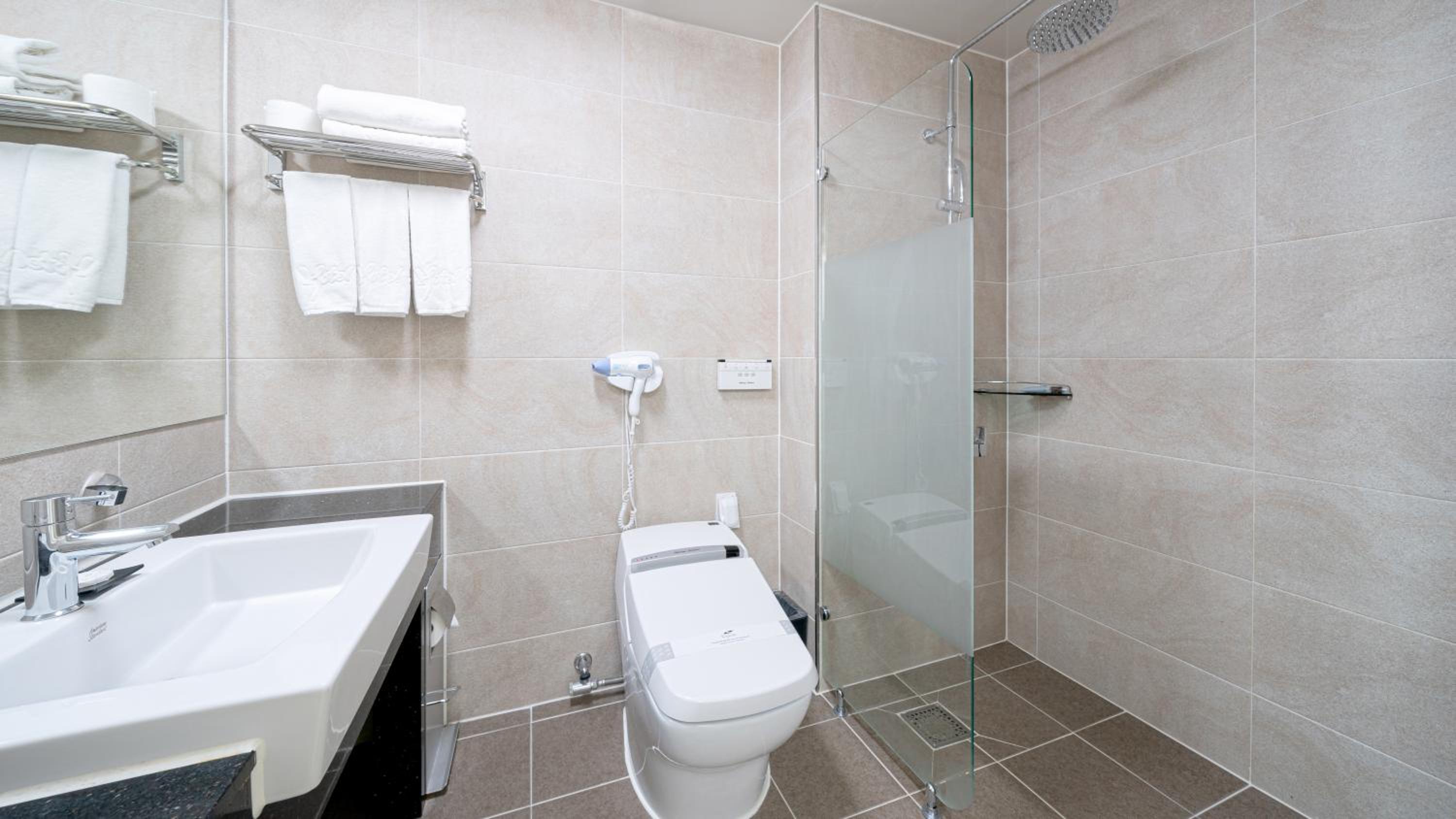 Deluxe Twin Room with Ocean View - Photo 6