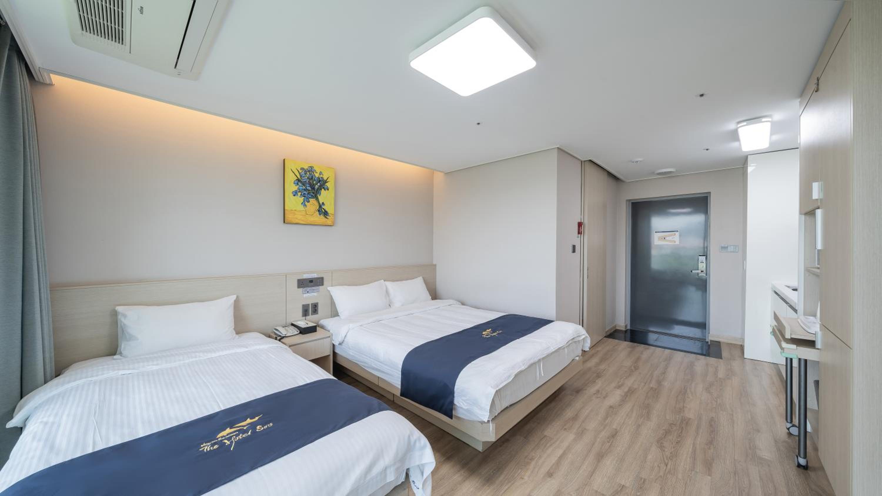 Deluxe Twin Room with Ocean View - Photo 2
