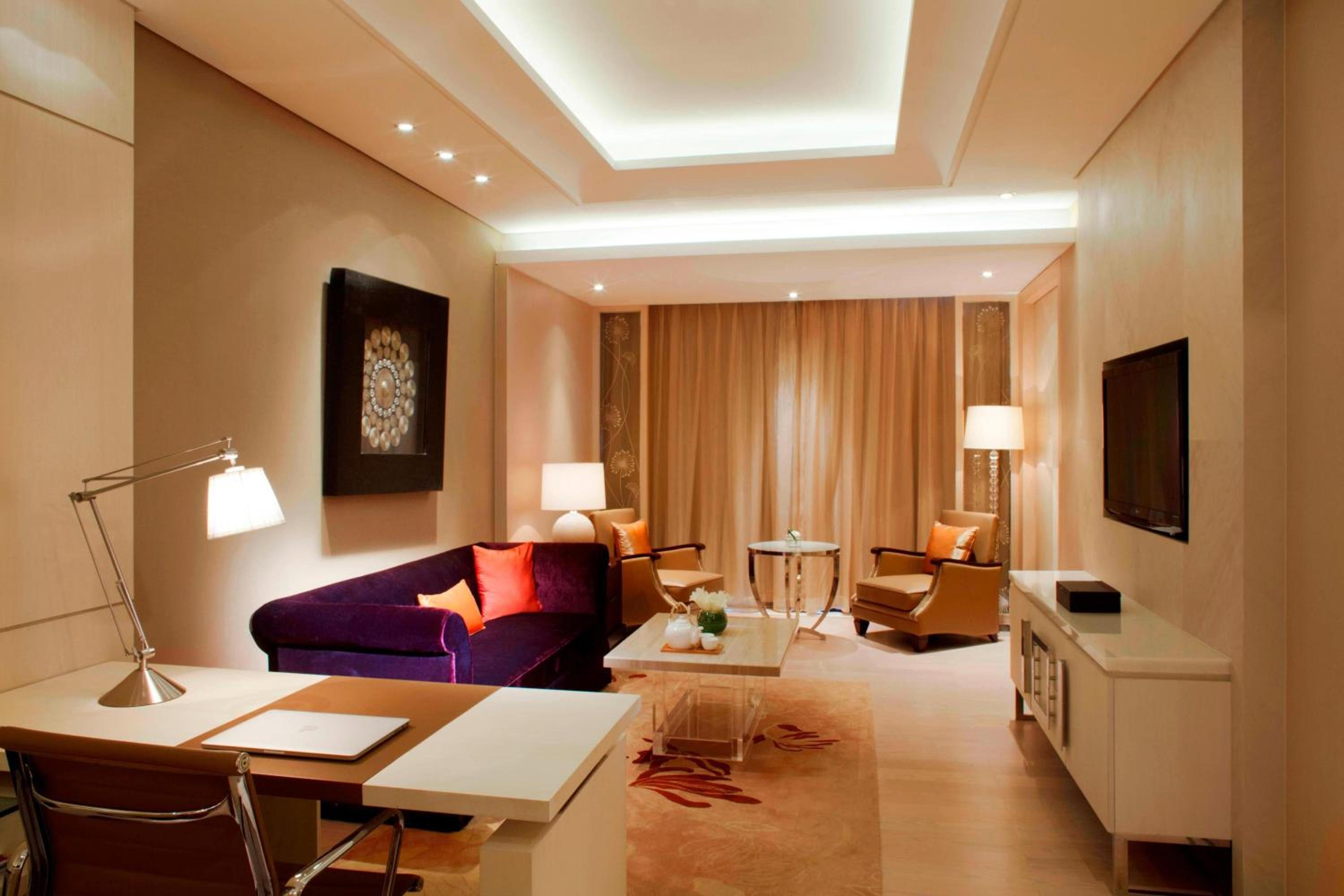 Executive Suite--up to 2 Breakfasts