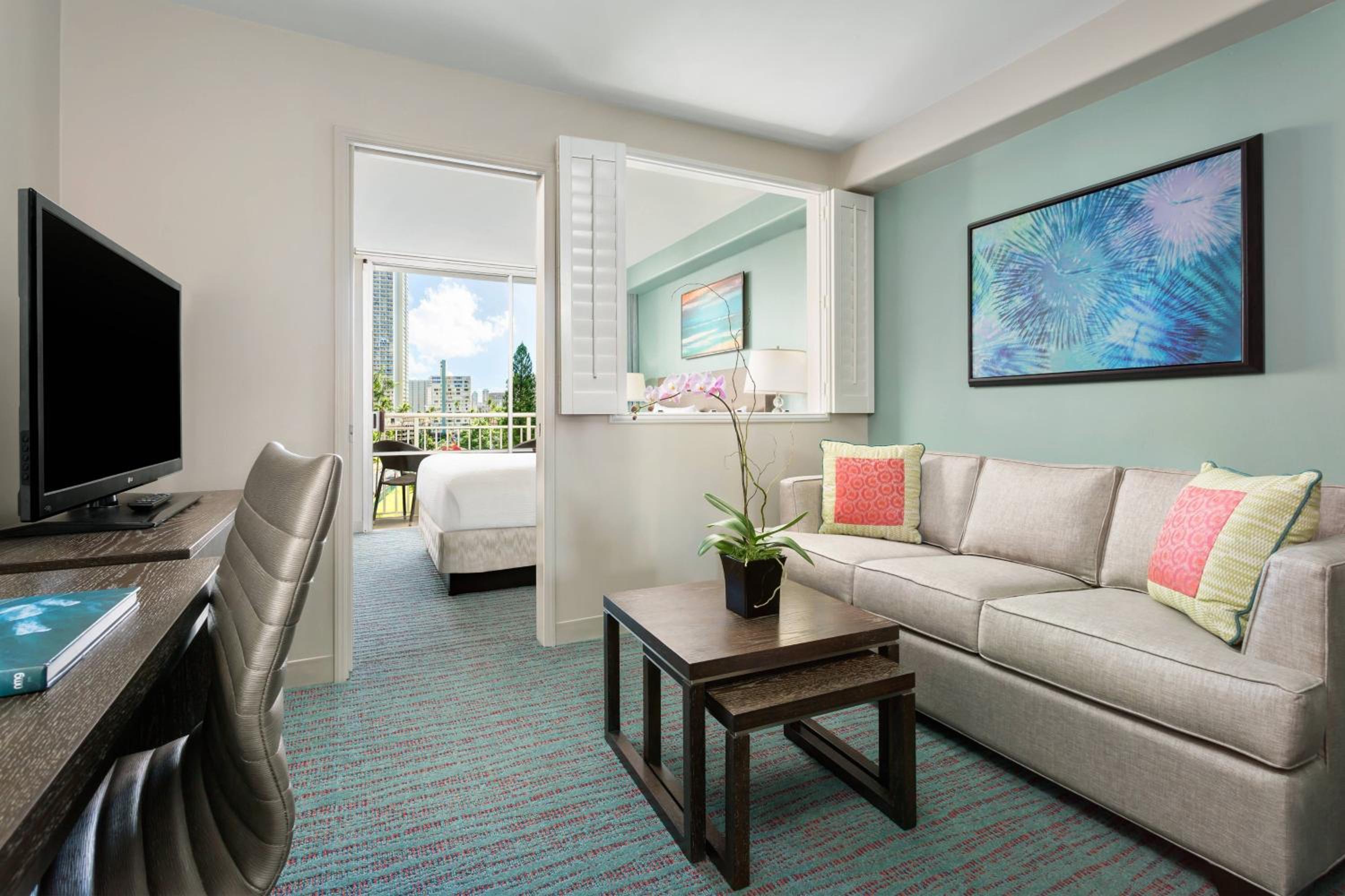 One-Bedroom Suite - Photo 2