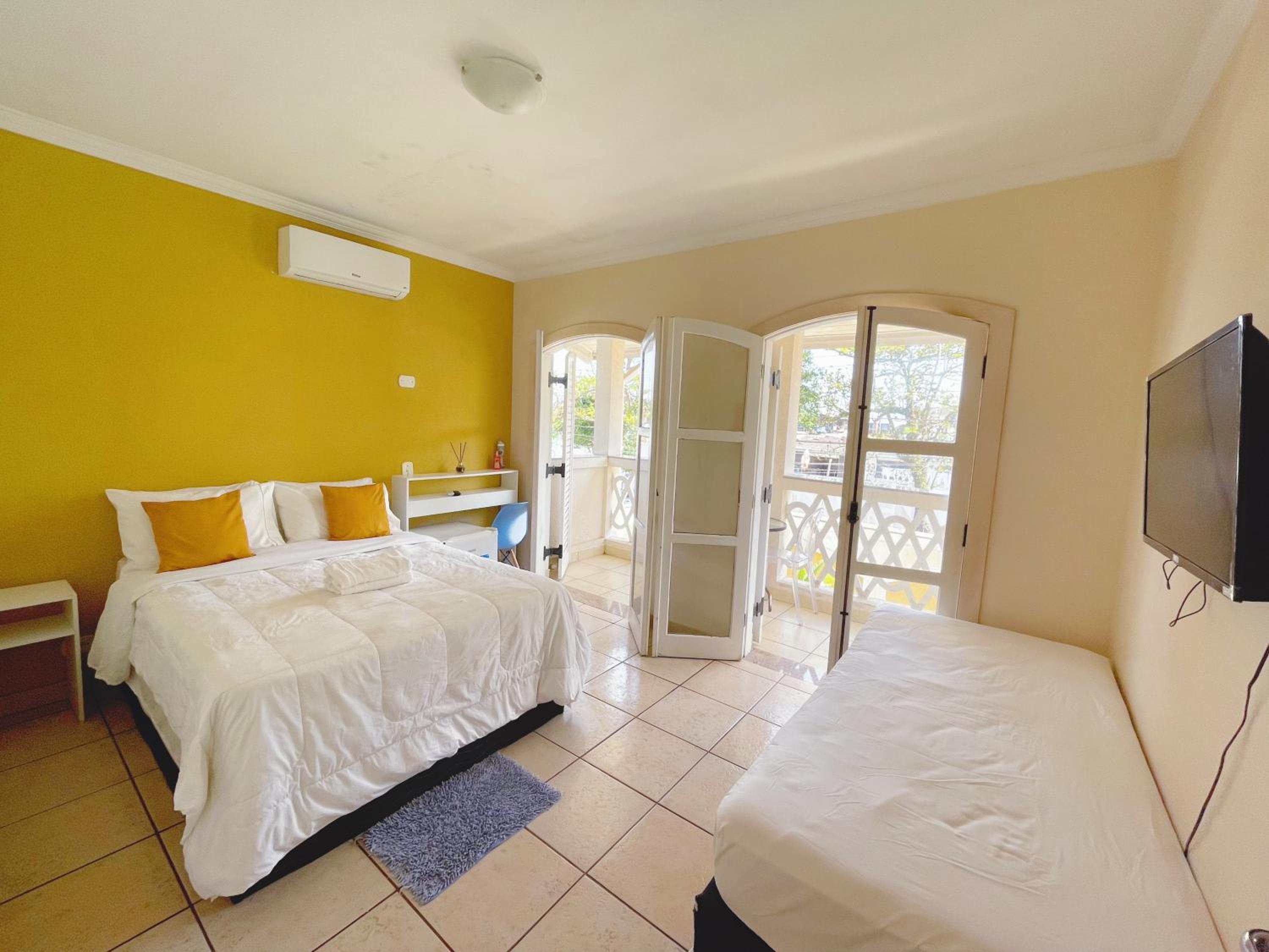 Deluxe Double Room with Side Sea View