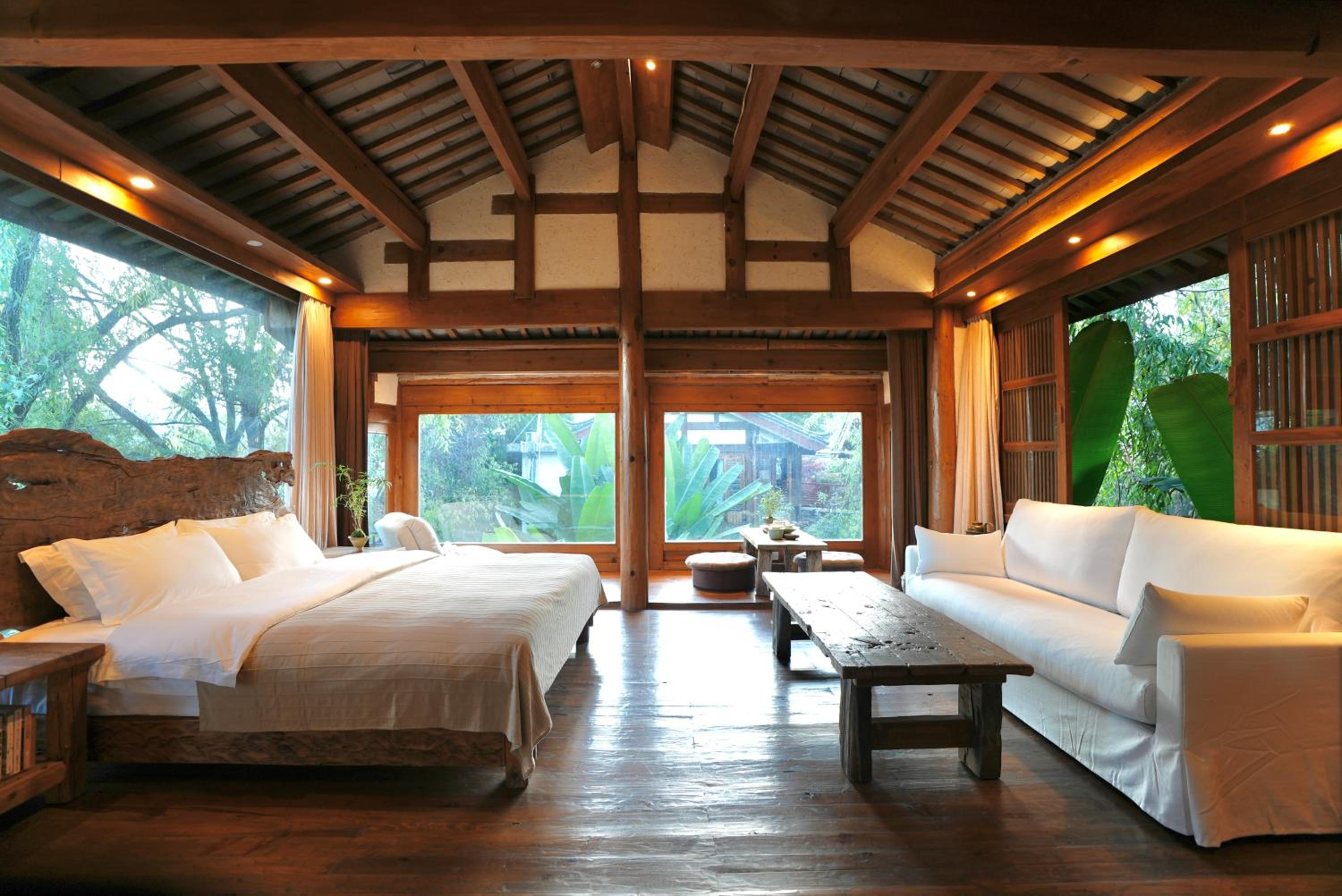 Deluxe King Room with Mountain View photo 2