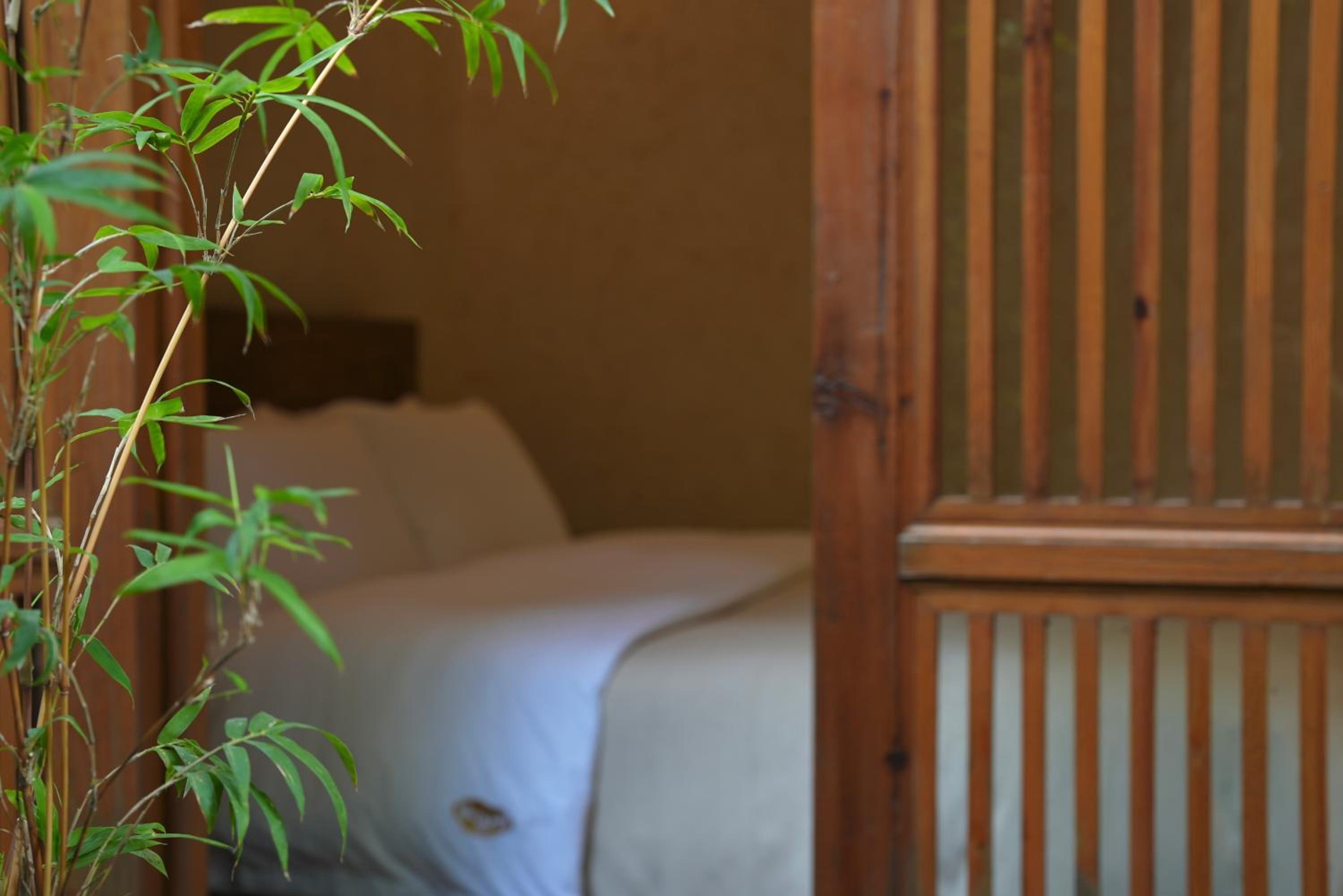 Deluxe Queen Room with Garden photo 3