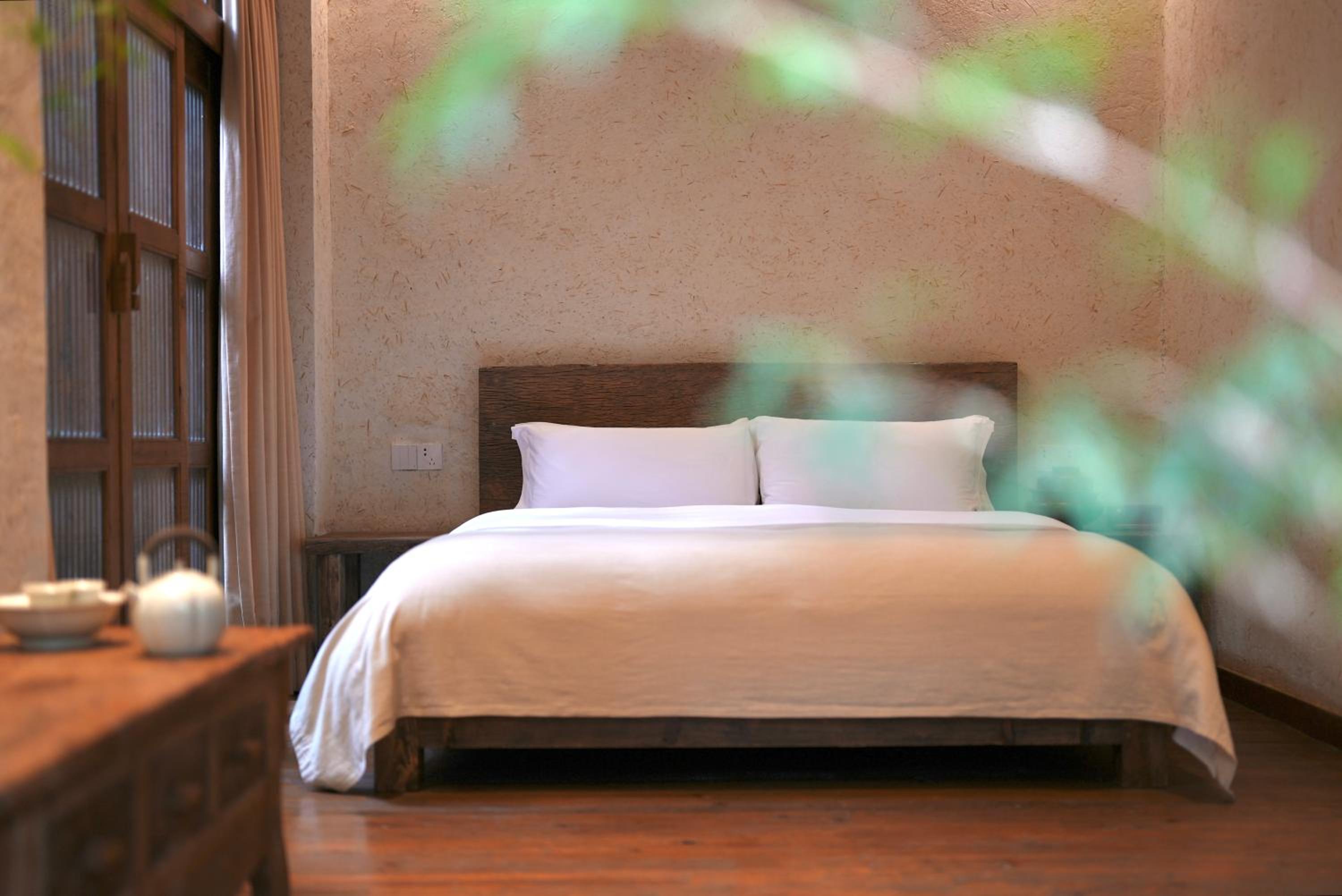 Deluxe Queen Room with Garden photo 2