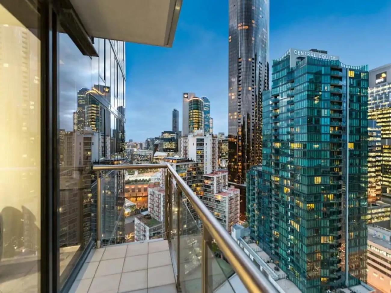 Aya : 2 Bed 2 Bath with 3 Beds