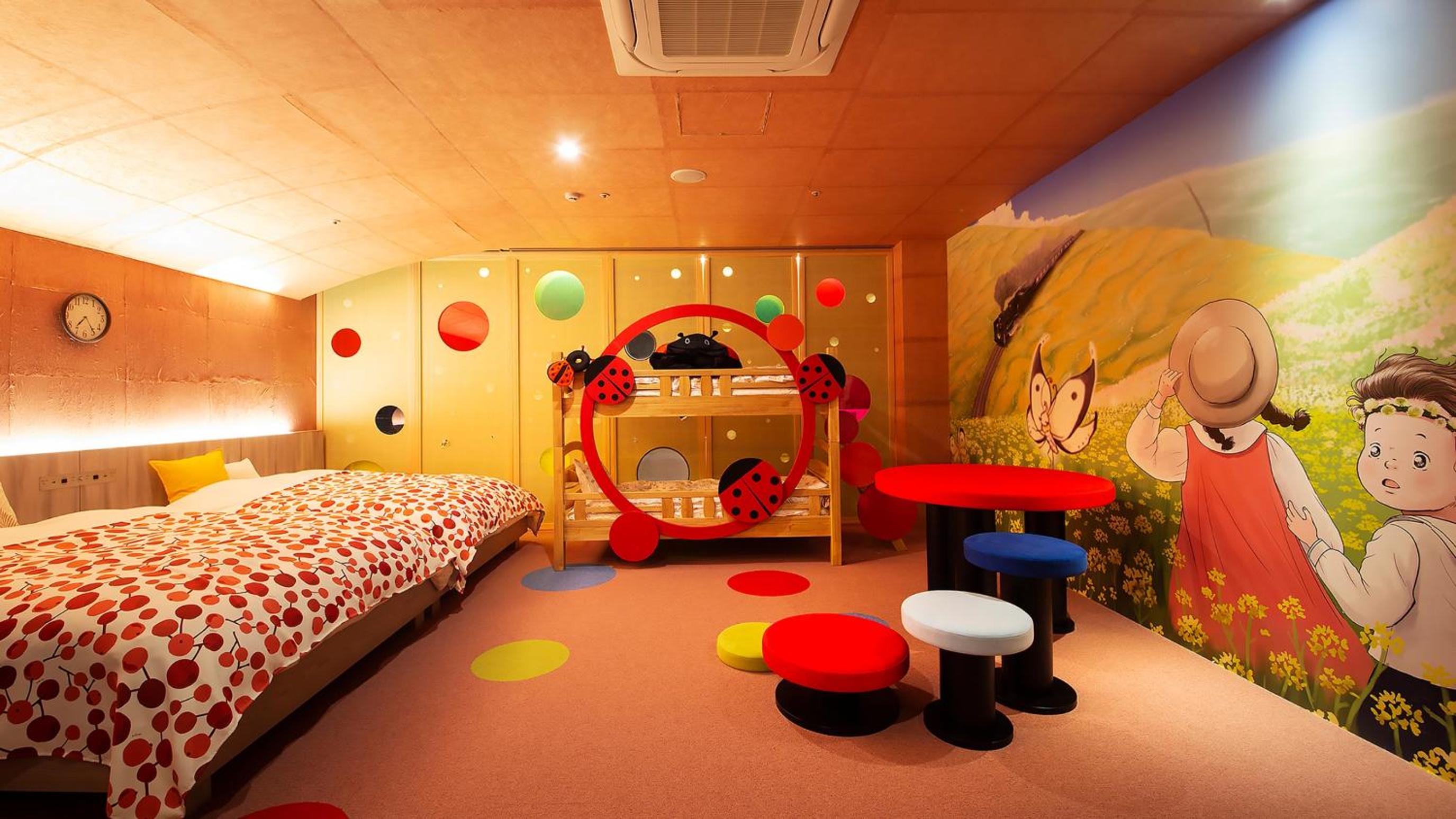 Family Room【Meadow in Spring】