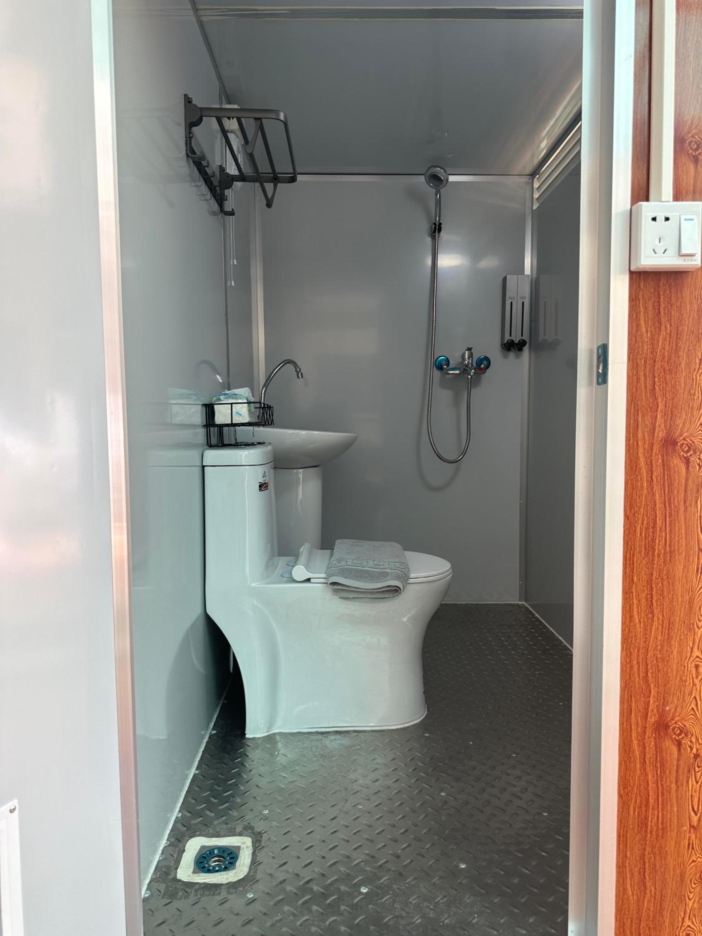 Twin Room with Shared Bathroom photo 3