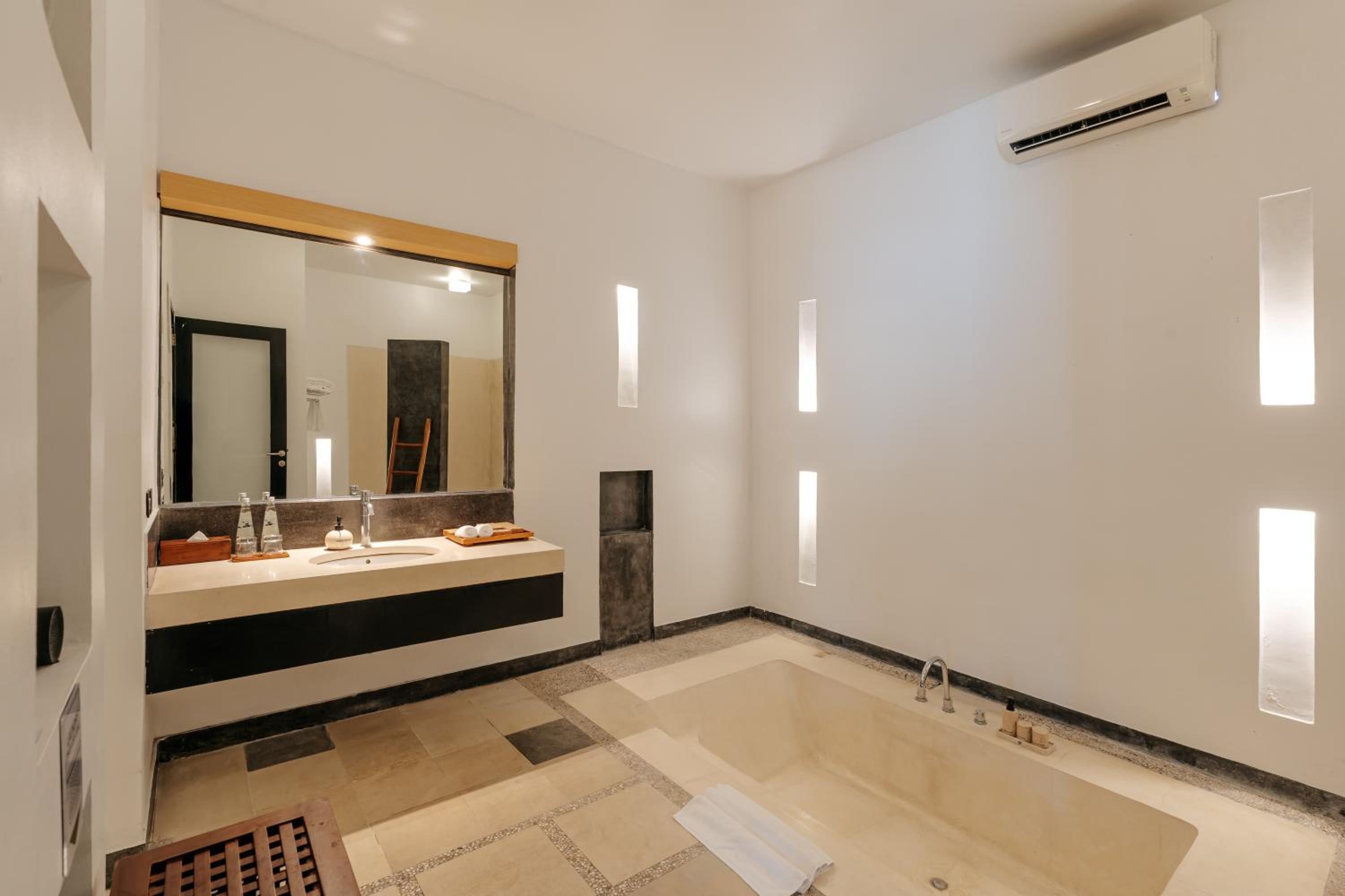 Deluxe One-Bedroom Pool Villa thumbnail 5
