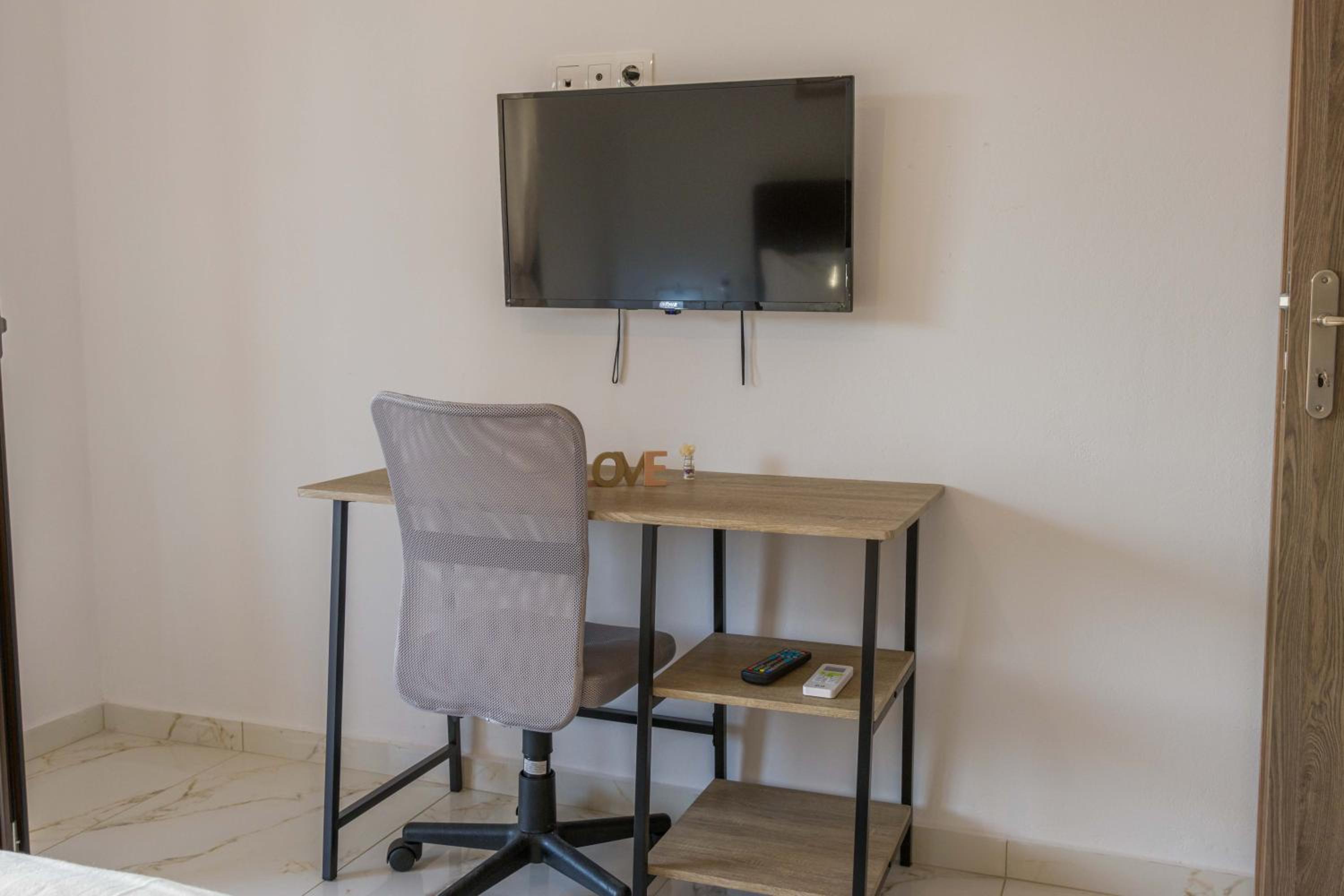 One-Bedroom Apartment photo 2