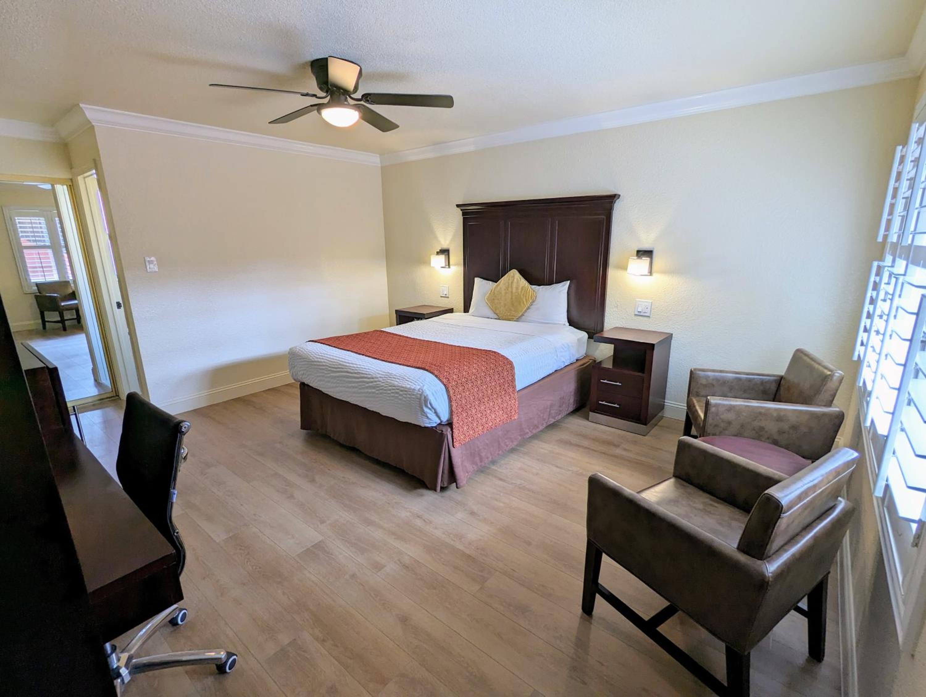 Queen Room - Photo 3