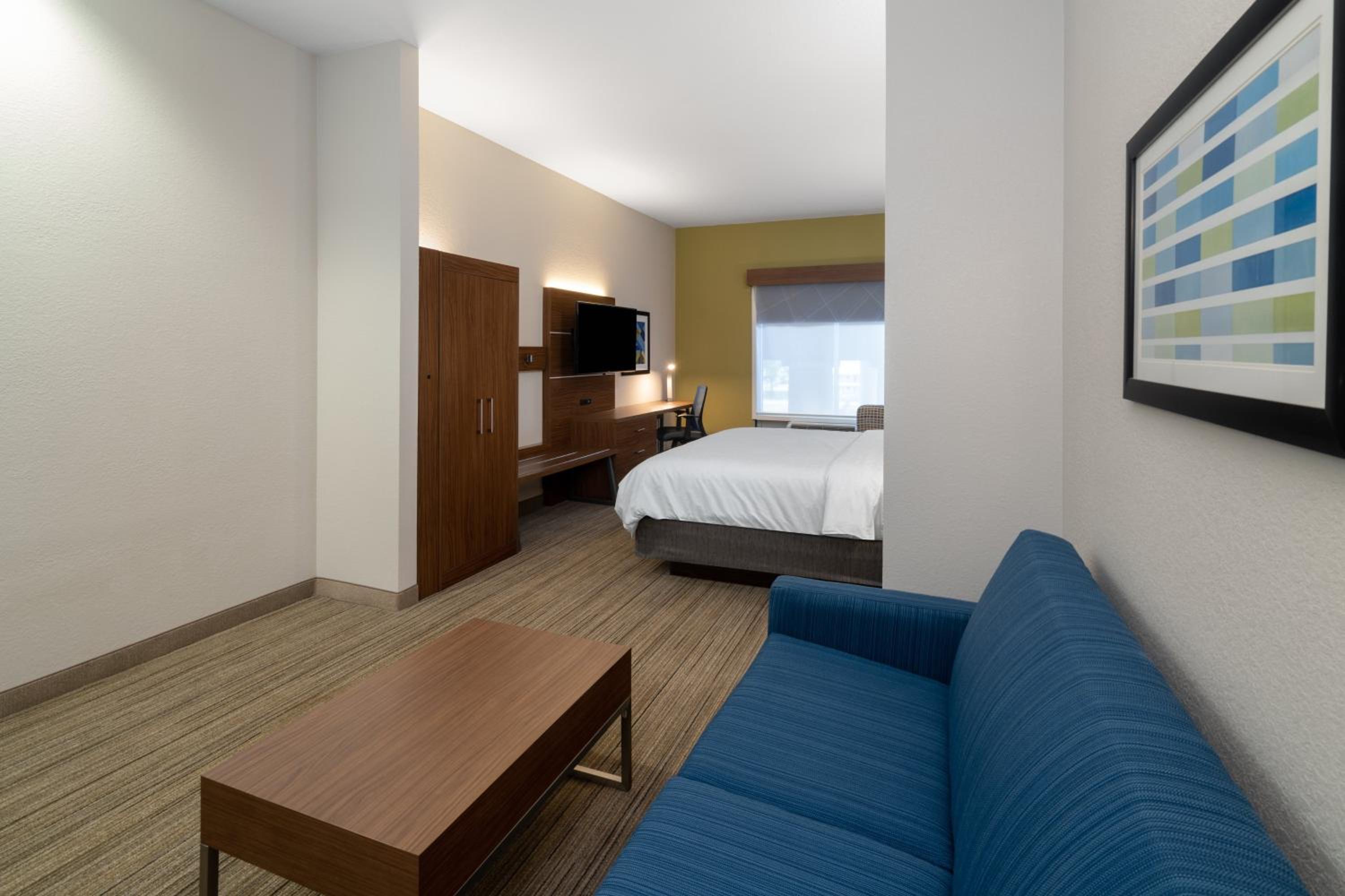 King Suite - Photo 3