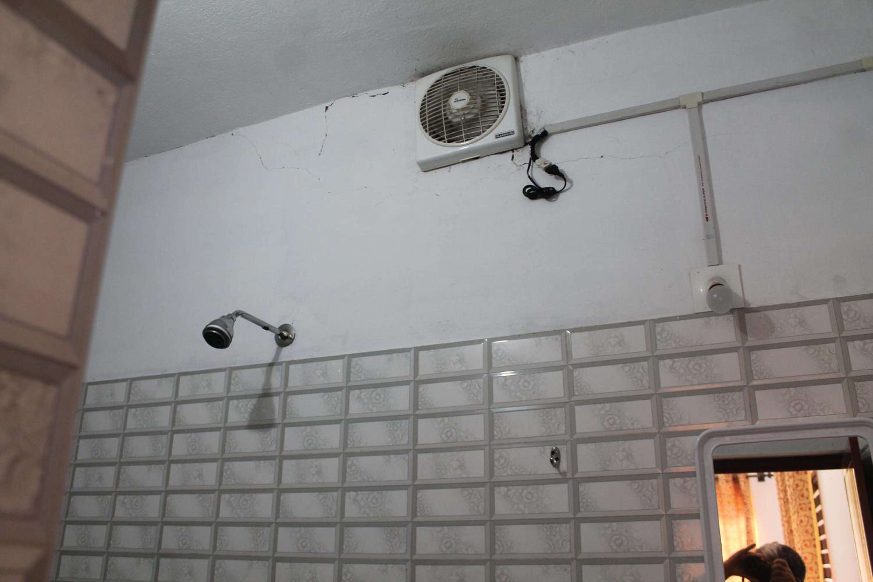 Deluxe Queen Room - Photo 8