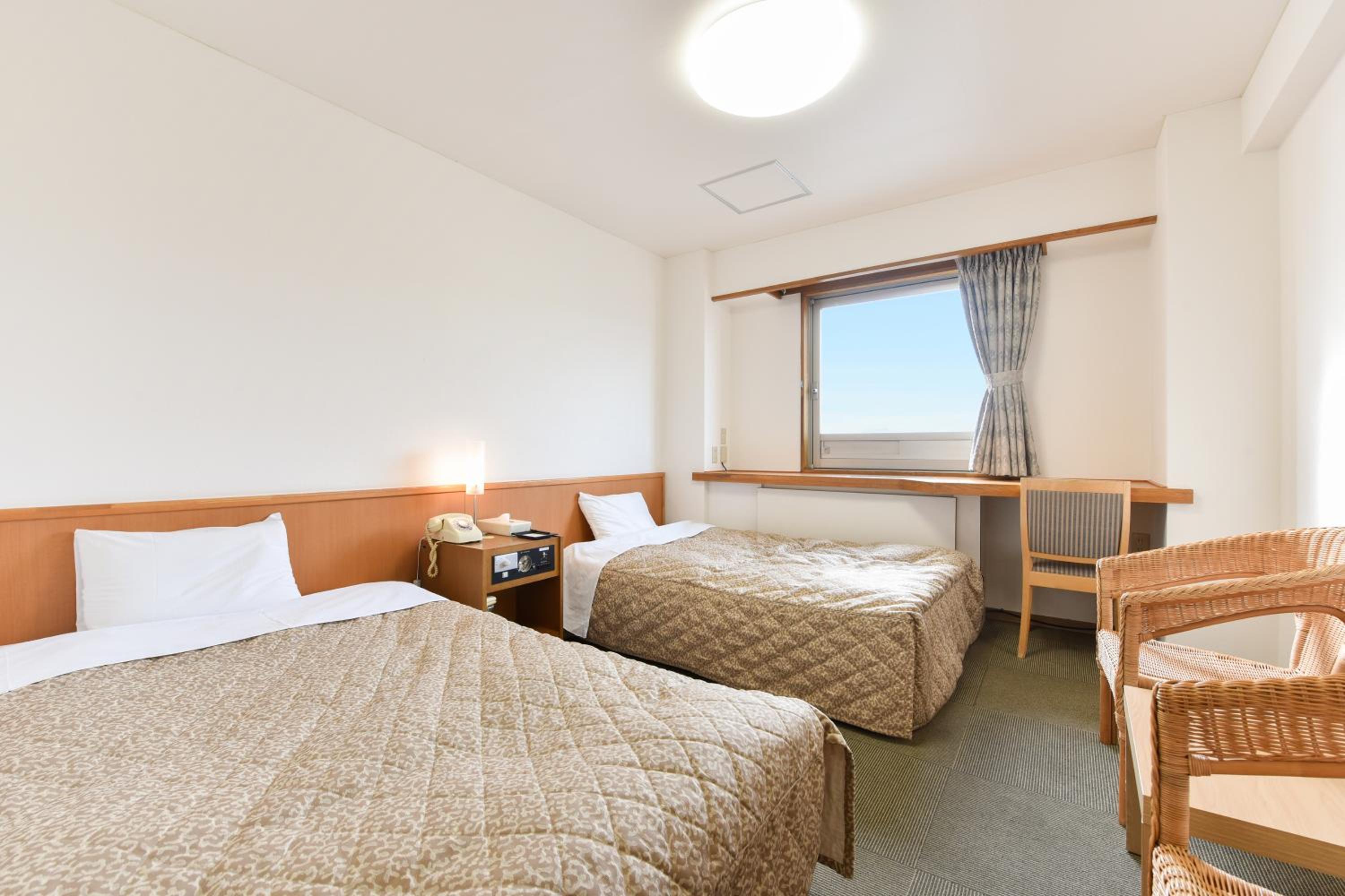Economy Twin Room photo 2