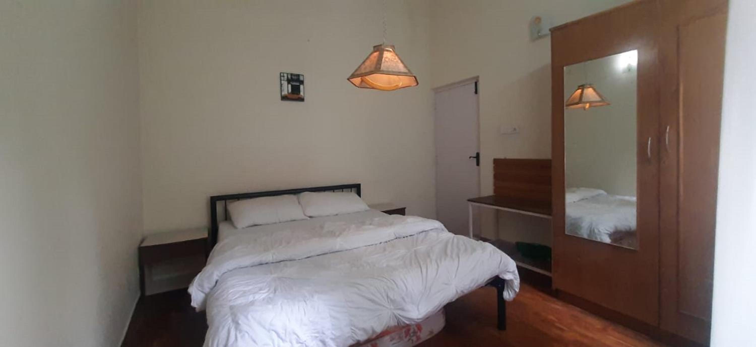 Compact Room - Photo 1